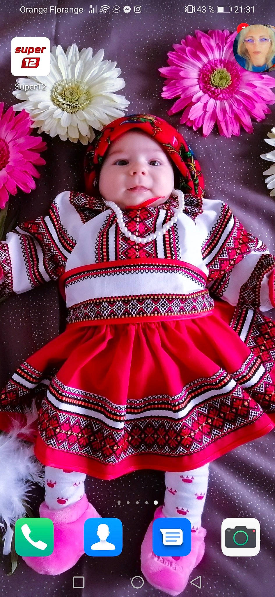 Maria participe au concours pour gagner de l'argent avec cette photo : baby, baby_toddler_clothing, child_model, costume, costume_accessory, daisy_family, embellishment, hair_accessory, headband, headgear, headpiece, headwear, magenta, person, petal, pink, textile, tradition