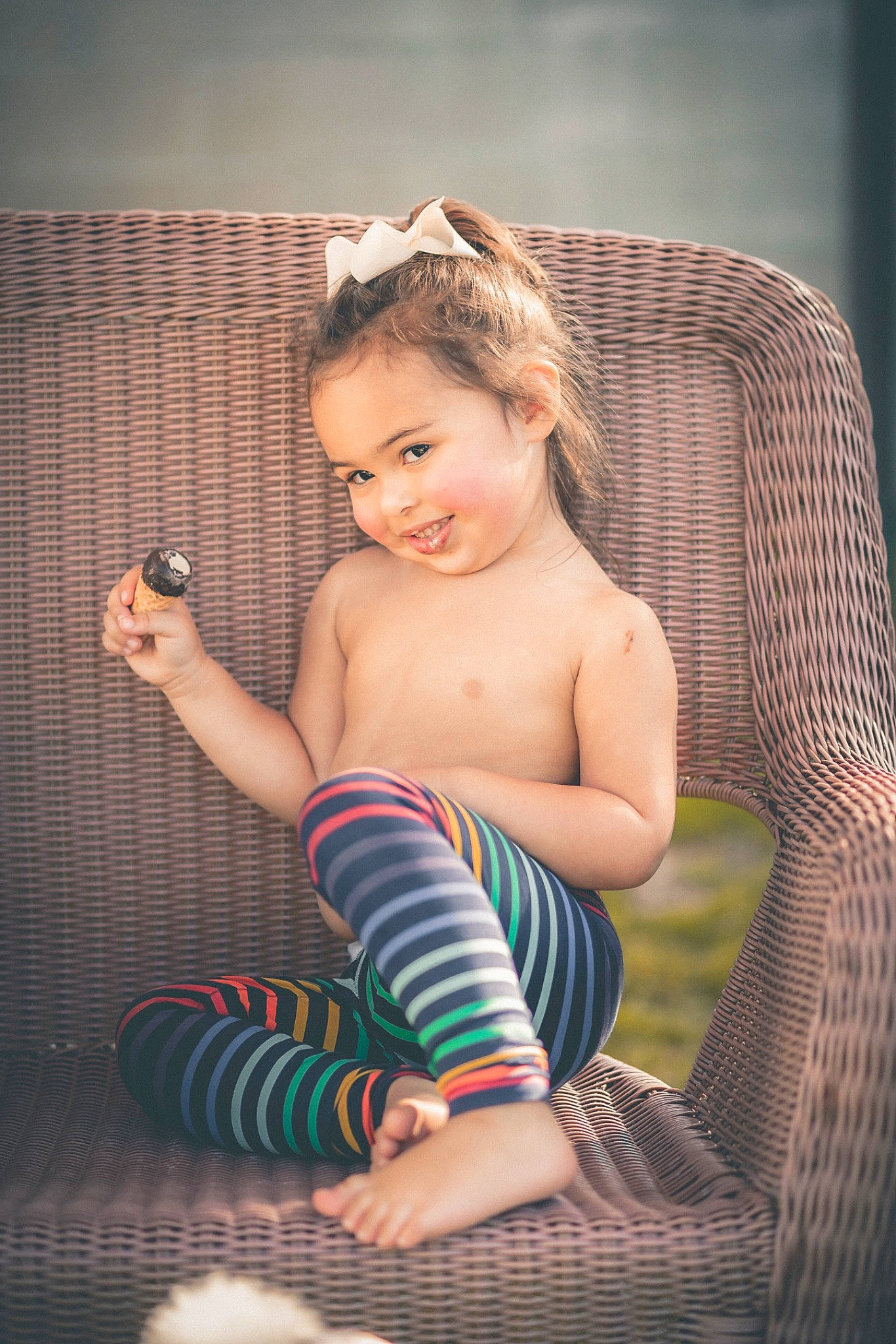 Margaret is registered to the contest to win money with this photo: abdomen, baby, blond, chest, flash_photography, fun, happy, human_leg, joint, joy, knee, leg, lip, muscle, pattern, person, shoulder, skin, smile, thigh