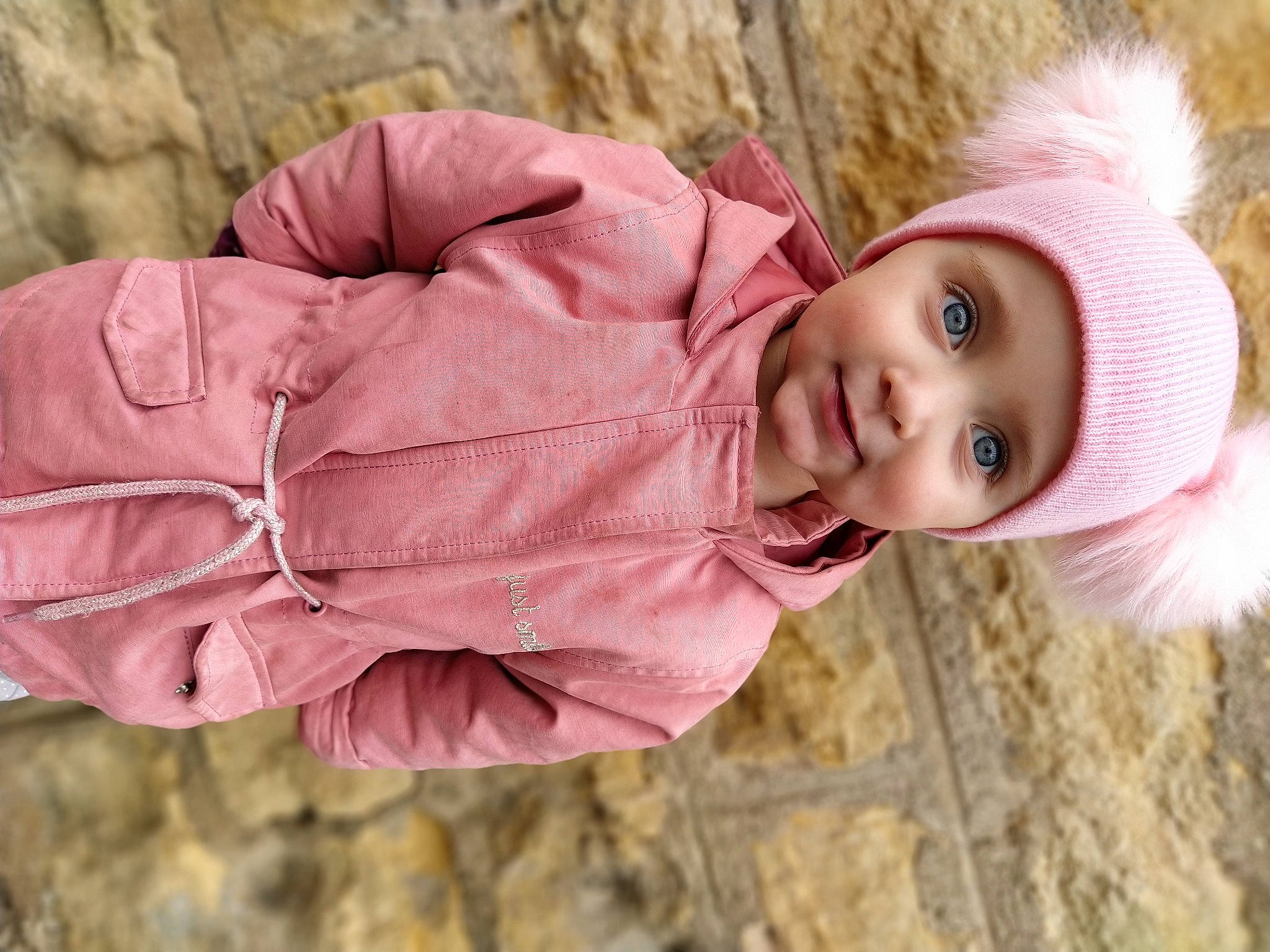 Aria a rejoint le concours — aidez-le/la à gagner de superbes lots ! baby, eye, fur, grass, happy, headgear, headwear, jacket, lip, magenta, nose, outerwear, person, pink, plant, skin, sleeve, textile, tree, wood