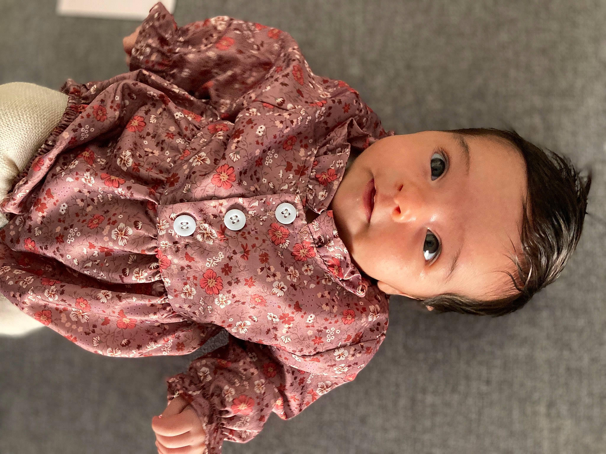 élyana a rejoint le concours — aidez-le/la à gagner de superbes lots ! baby, baby_toddler_clothing, carmine, child, eyelash, fashion_accessory, flesh, hairstyle, happy, lip, pattern, peach, person, petal, portrait_photography, rose, skin, toddler, water