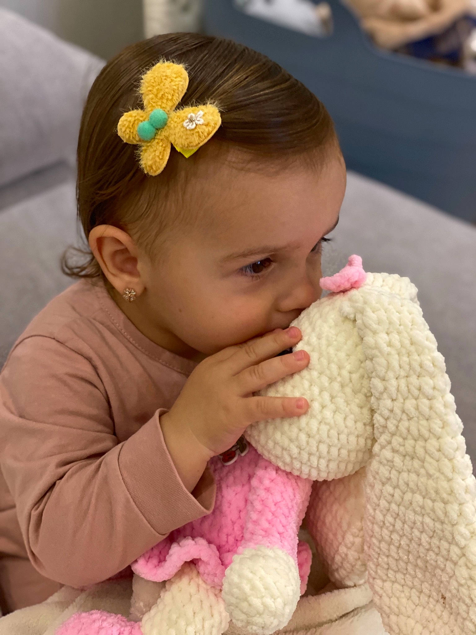 Beatrice participe au concours pour gagner de l'argent avec cette photo : baby, baby_toddler_clothing, beauty, cheek, child, comfort, ear, eye, eyelash, flower, hand, happy, headgear, nail, nose, person, pink, skin, textile, thumb
