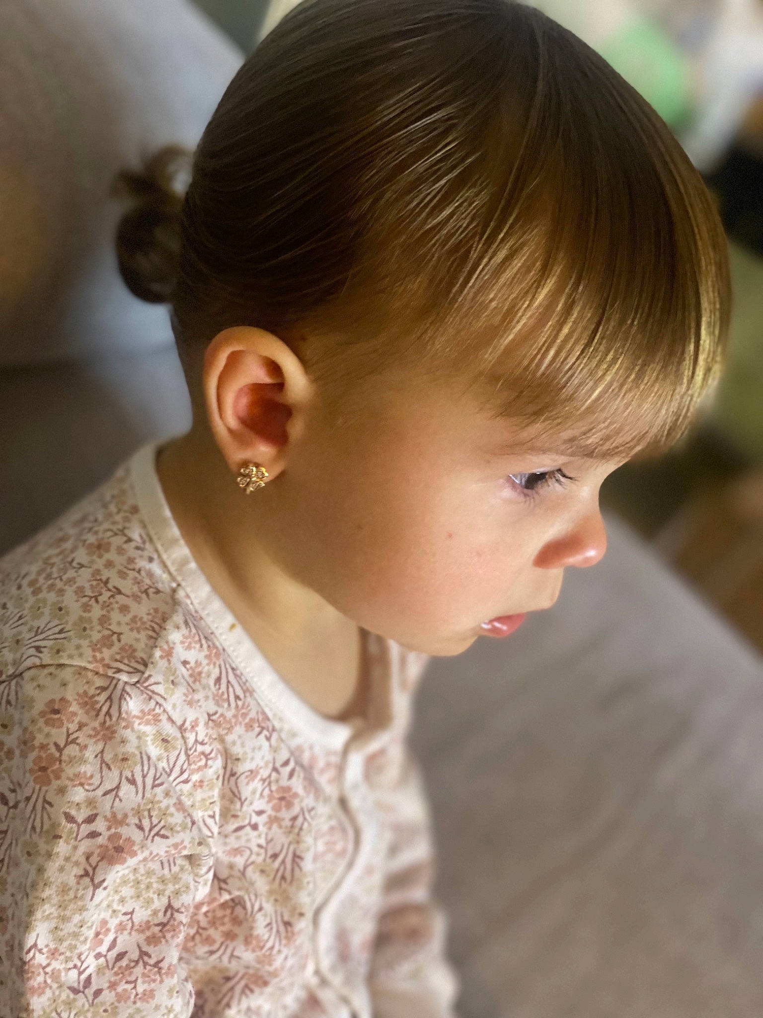 Beatrice participe au concours pour gagner de l'argent avec cette photo : baby, baby_toddler_clothing, blond, brown_hair, cheek, child, chin, dress, ear, eyelash, fashion_accessory, hair, hairstyle, head, neck, nose, person, skin, sleeve, toddler