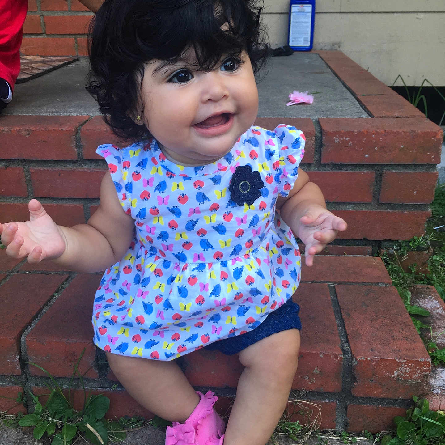 Lizzy is registered to the contest to win money with this photo: black_hair, child, flower, fun, girl, hair, happiness, human_hair_color, leg, pattern, pink, plant, product, purple, sitting, smile, vacation