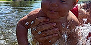 Sowlie a rejoint le concours — aidez-le/la à gagner de superbes lots ! baby, child, closeup, face, family, fun, hand, happy, nature, outdoor, person, playing, river, skin, splash, summer, sunlight, trees, water, water_droplets