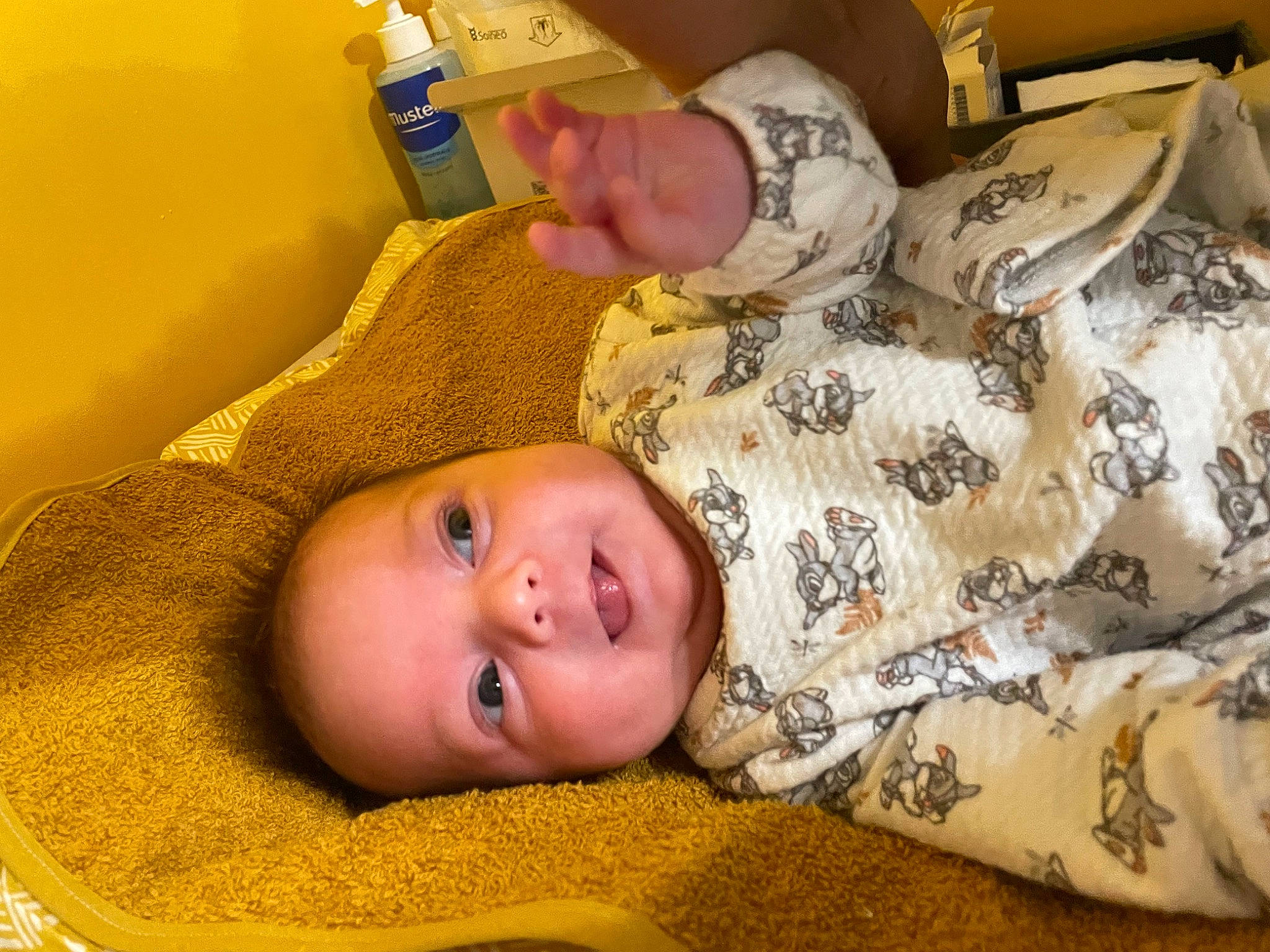 Milena participe au concours pour gagner de l'argent avec cette photo : baby, baby_products, baby_safety, baby_toddler_clothing, bed, bedtime, cheek, child, comfort, finger, flooring, linens, nap, nose, person, plastic_bottle, room, skin, sleep, toddler