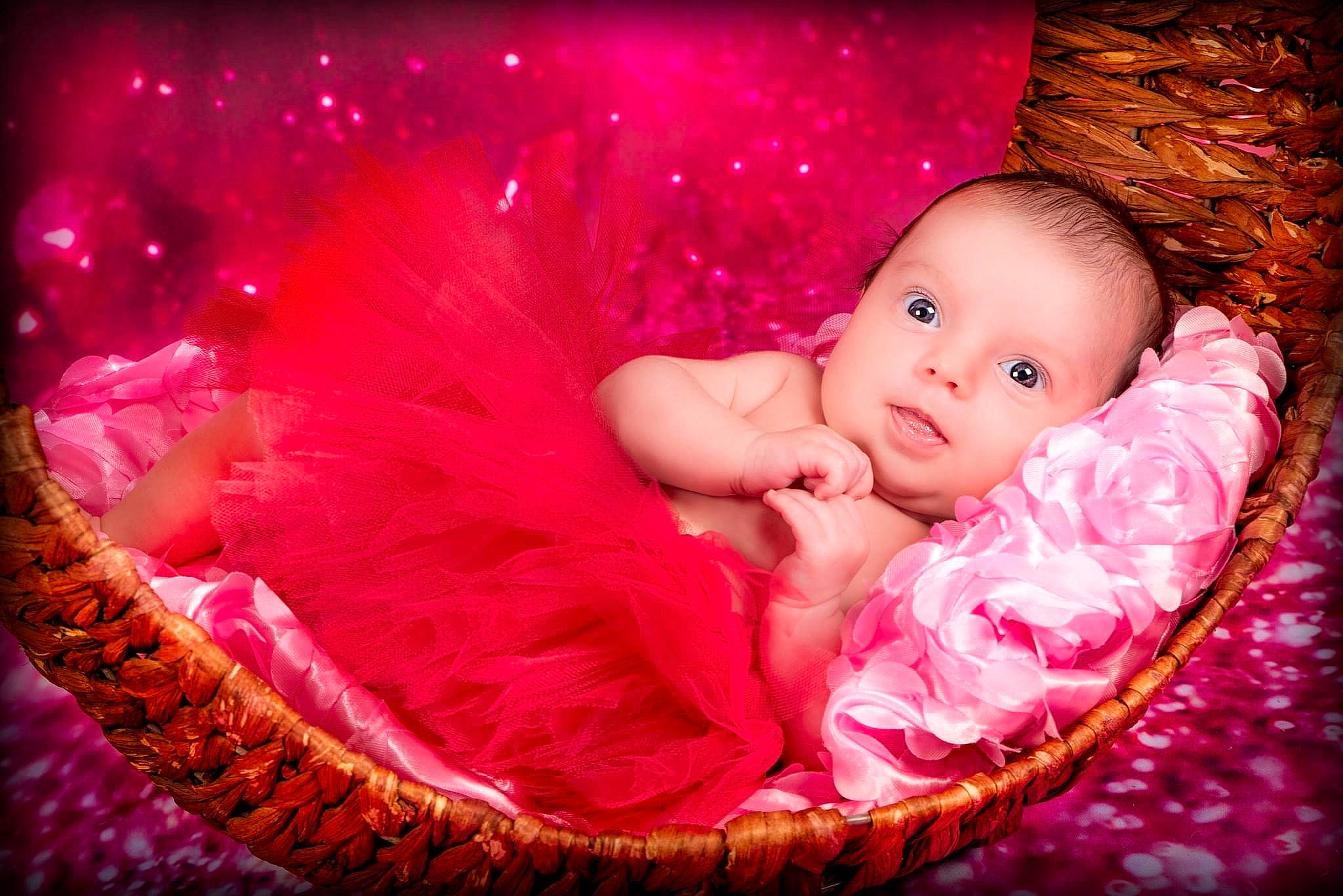 Milena a rejoint le concours — aidez-le/la à gagner de superbes lots ! baby, baby_toddler_clothing, child, comfort, doll, dress, event, fashion_accessory, flash_photography, foot, fun, fur, grass, happy, human_body, magenta, peach, person, pink, sitting