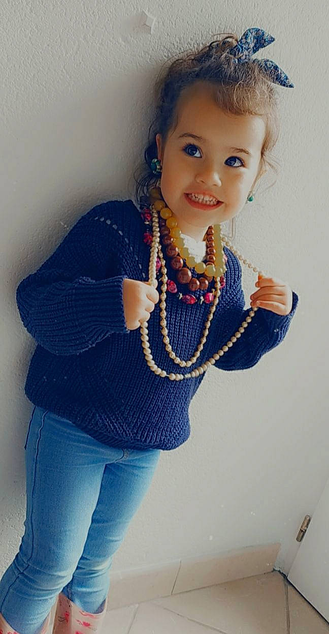 Mya participe au concours pour gagner de l'argent avec cette photo : arm, blue, cool, denim, face, fashion_design, hair, head, jeans, joint, joy, lip, neck, necklace, outerwear, person, shoulder, sleeve, smile, street_fashion