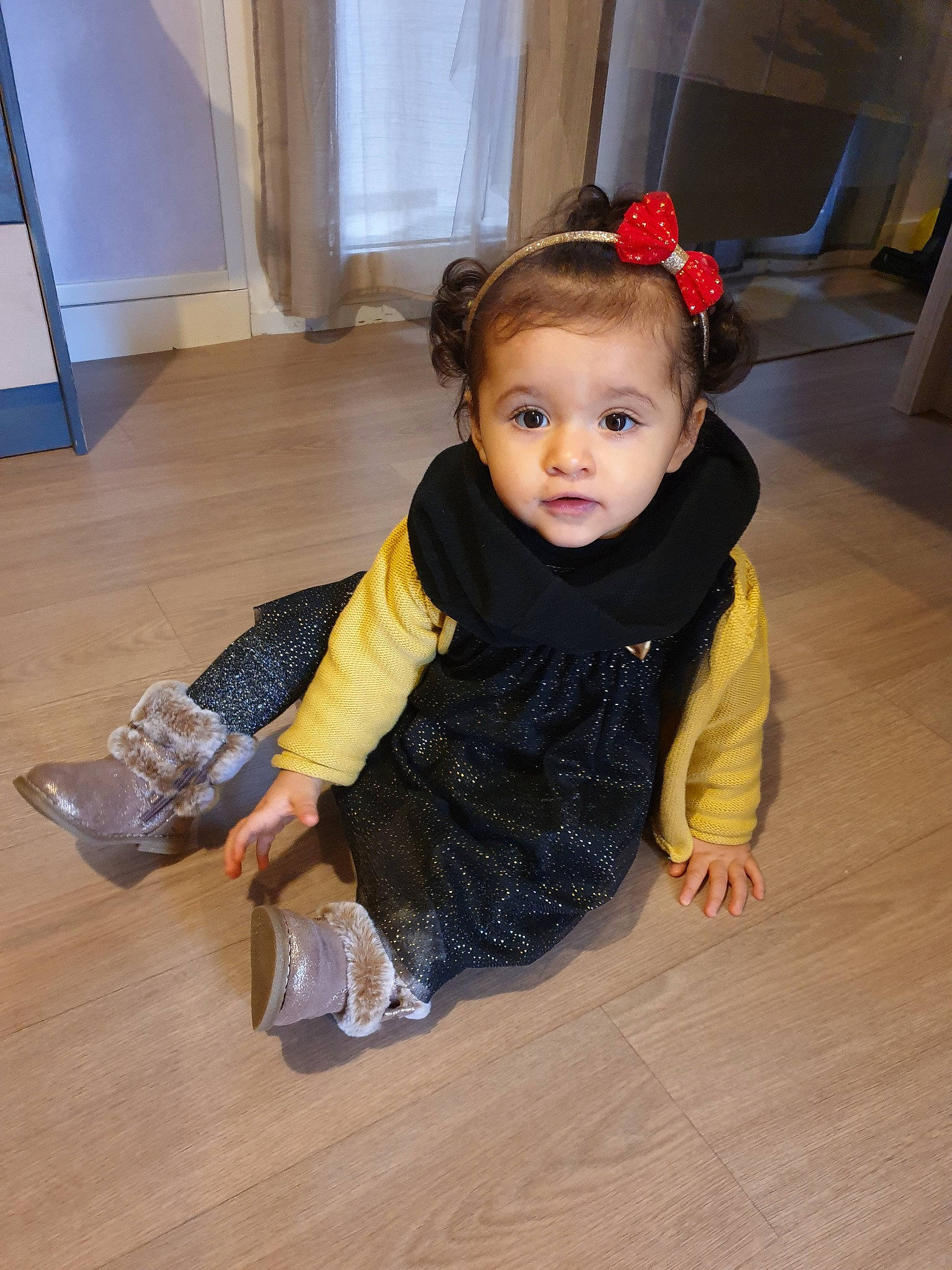 Naélya a rejoint le concours — aidez-le/la à gagner de superbes lots ! baby, cheek, child, child_model, floor, flooring, hardwood, outerwear, person, shoe, sitting, skin, sleeve, standing, toddler, wood