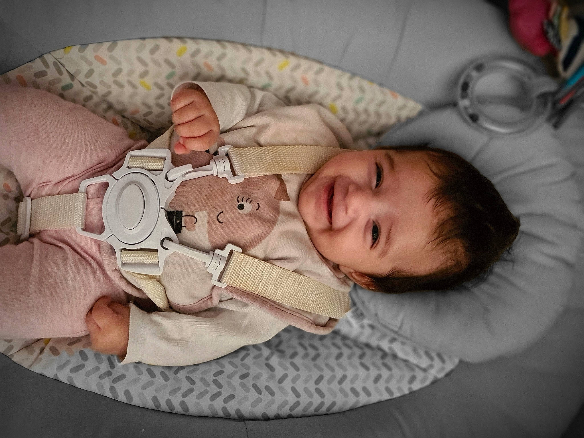 Meylie a rejoint le concours — aidez-le/la à gagner de superbes lots ! baby, baby_products, baby_sleeping, bed, bedtime, birth, cheek, child, comfort, furniture, infant_bed, joy, nap, person, product, skin, sleep, toddler