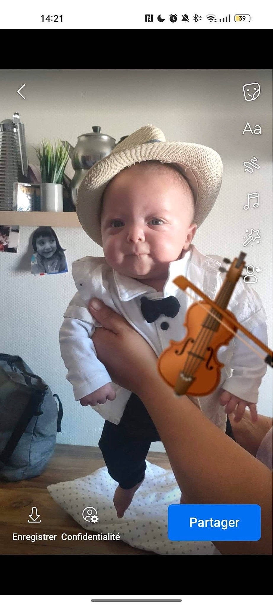 Nassim participe au concours pour gagner de l'argent avec cette photo : baby, cello, dress, fiddle, happy, hat, headgear, houseplant, joy, luggage_and_bags, musical_instrument, person, plant, plucked_string_instruments, string_instrument, sun_hat, viola, violin, violin_family, violist
