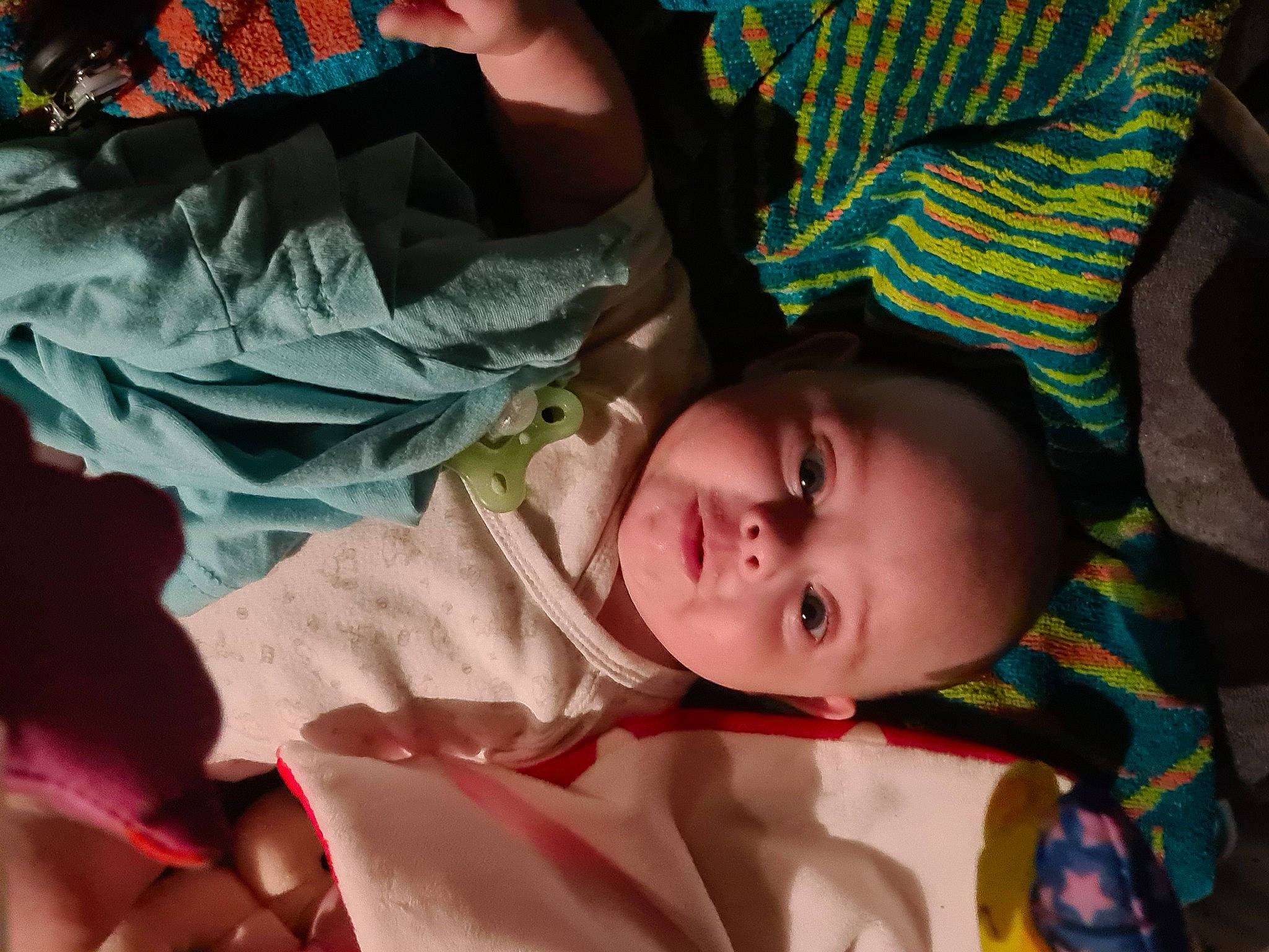 Mathis participe au concours pour gagner de l'argent avec cette photo : baby, cheek, child, comfort, eye, facial_expression, happy, human, iris, leaf, linens, mouth, nose, people, person, product, skin, smile, textile, toddler