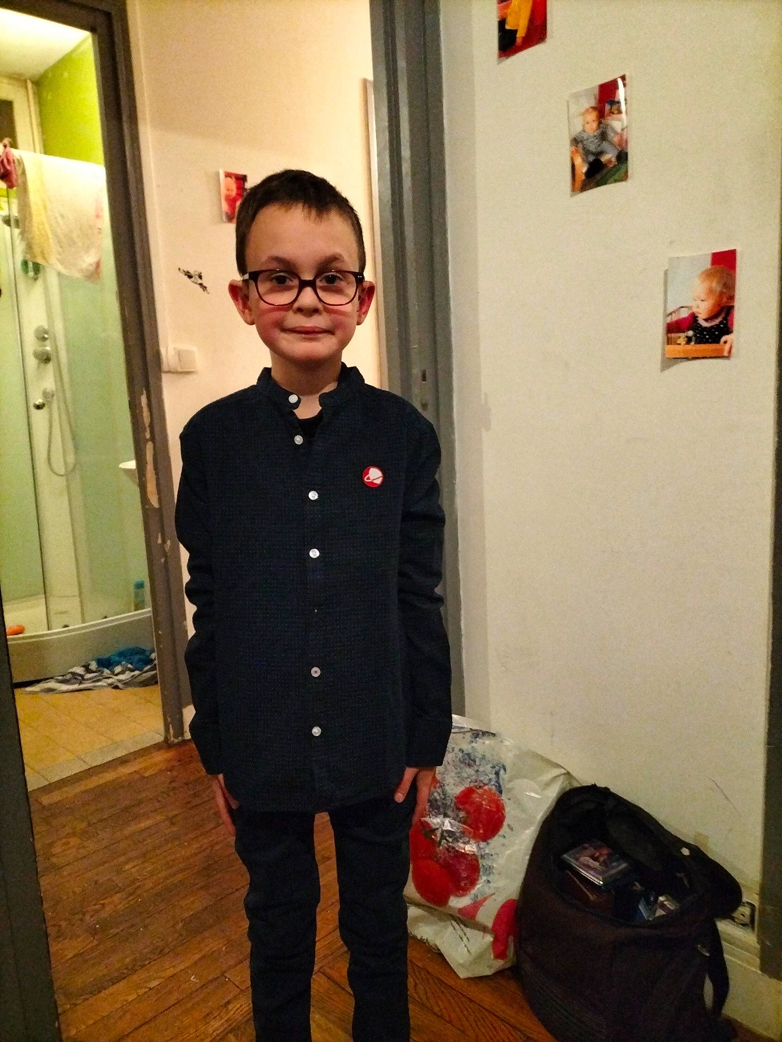 Kenzo participe au concours pour gagner de l'argent avec cette photo : backpack, bag, blazer, collar, door, dress_shirt, eyewear, fashion_design, formal_wear, fun, glasses, joy, luggage_and_bags, military_uniform, person, picture_frame, shoulder, sleeve, smile, toddler