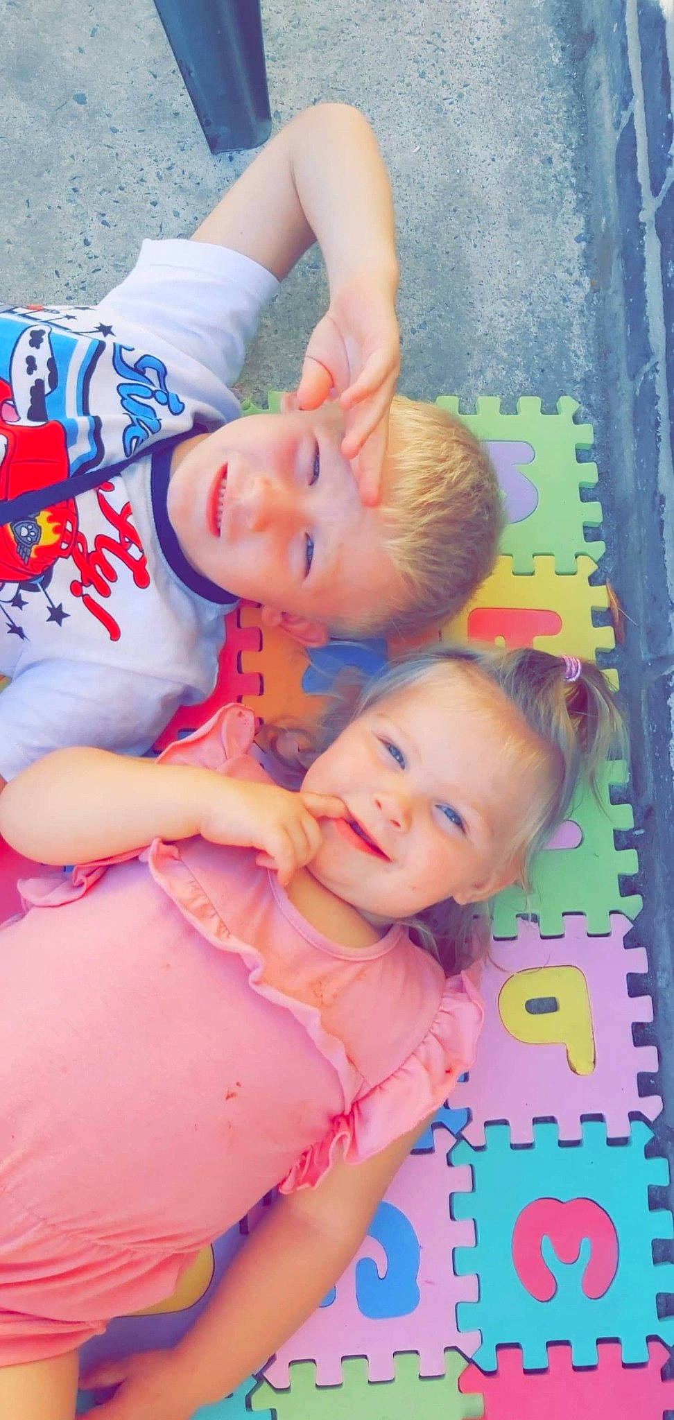 Enzo participe au concours pour gagner de l'argent avec cette photo : abdomen, art, baby, baby_products, baby_toddler_clothing, child, fun, gesture, grass, happy, hat, joy, leisure, magenta, mouth, pattern, person, pink, play, smile