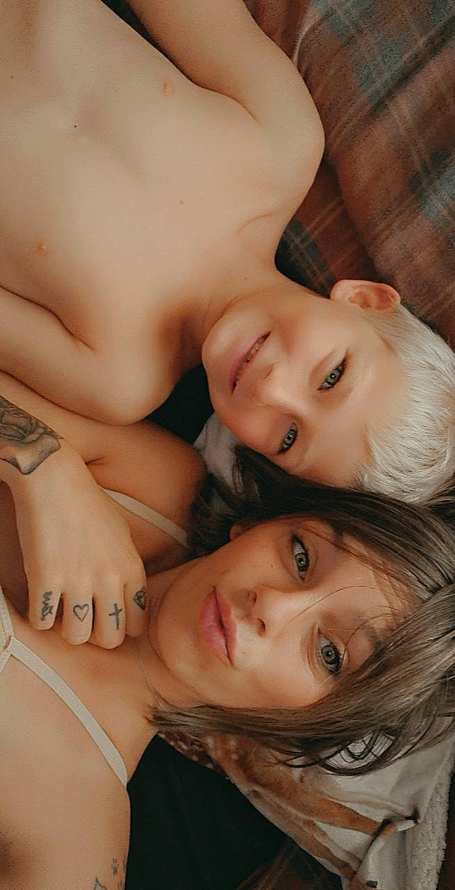 Enzo a rejoint le concours — aidez-le/la à gagner de superbes lots ! cheek, chin, eye, eyebrow, eyelash, flash_photography, forehead, hand, human_body, joint, joy, lip, mammal, mouth, muscle, neck, nose, organ, person, shoulder