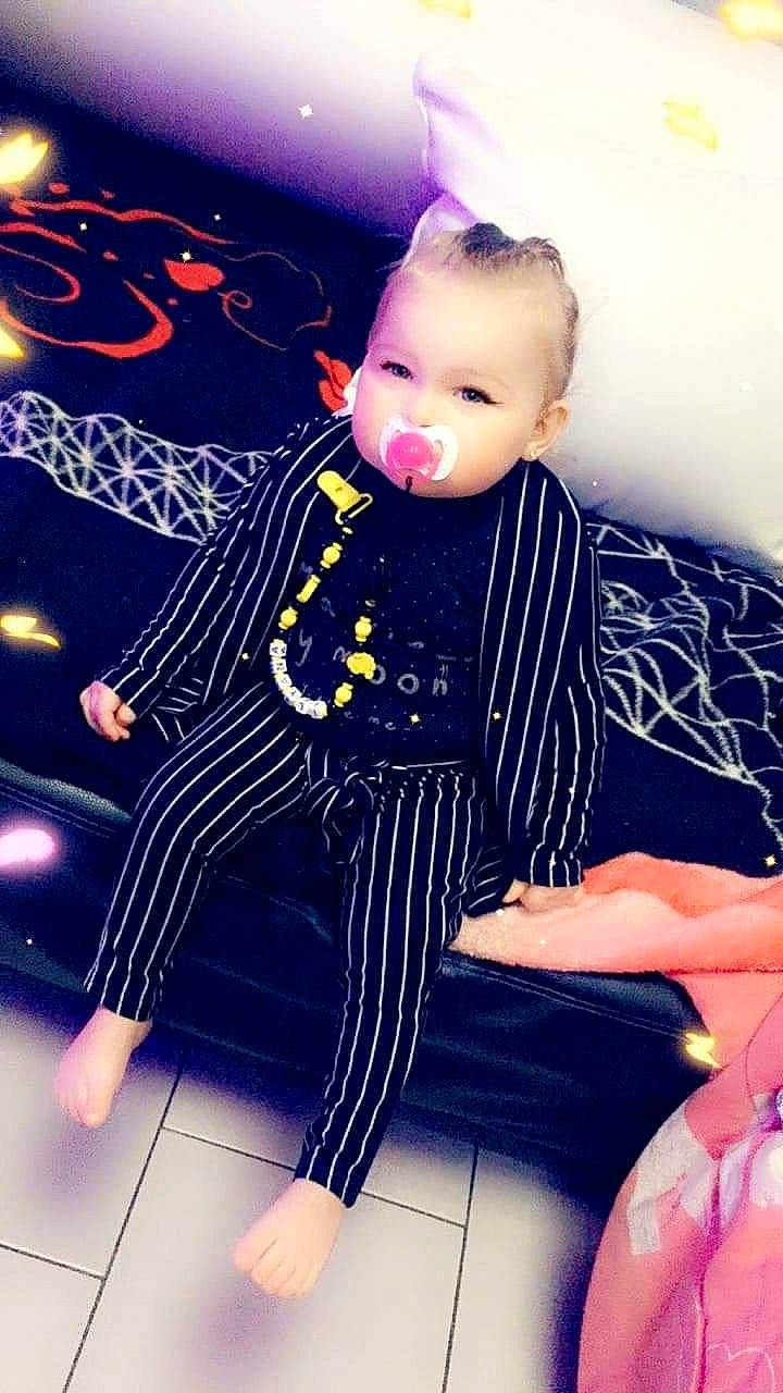 Ilyana a rejoint le concours — aidez-le/la à gagner de superbes lots ! beauty, cool, design, dress, electric_blue, entertainment, fashion, fashion_design, human_leg, knee, magenta, pattern, performing_arts, person, pink, purple, sleeve, sportswear, street_fashion, thigh