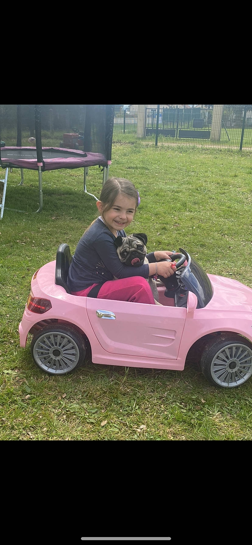 Lyna participe au concours pour gagner de l'argent avec cette photo : automotive_design, automotive_exterior, automotive_tire, automotive_wheel_system, car, fender, grass, hubcap, joy, magenta, mode_of_transport, motor_vehicle, person, pink, plant, rim, smile, sunglasses, tire, vehicle