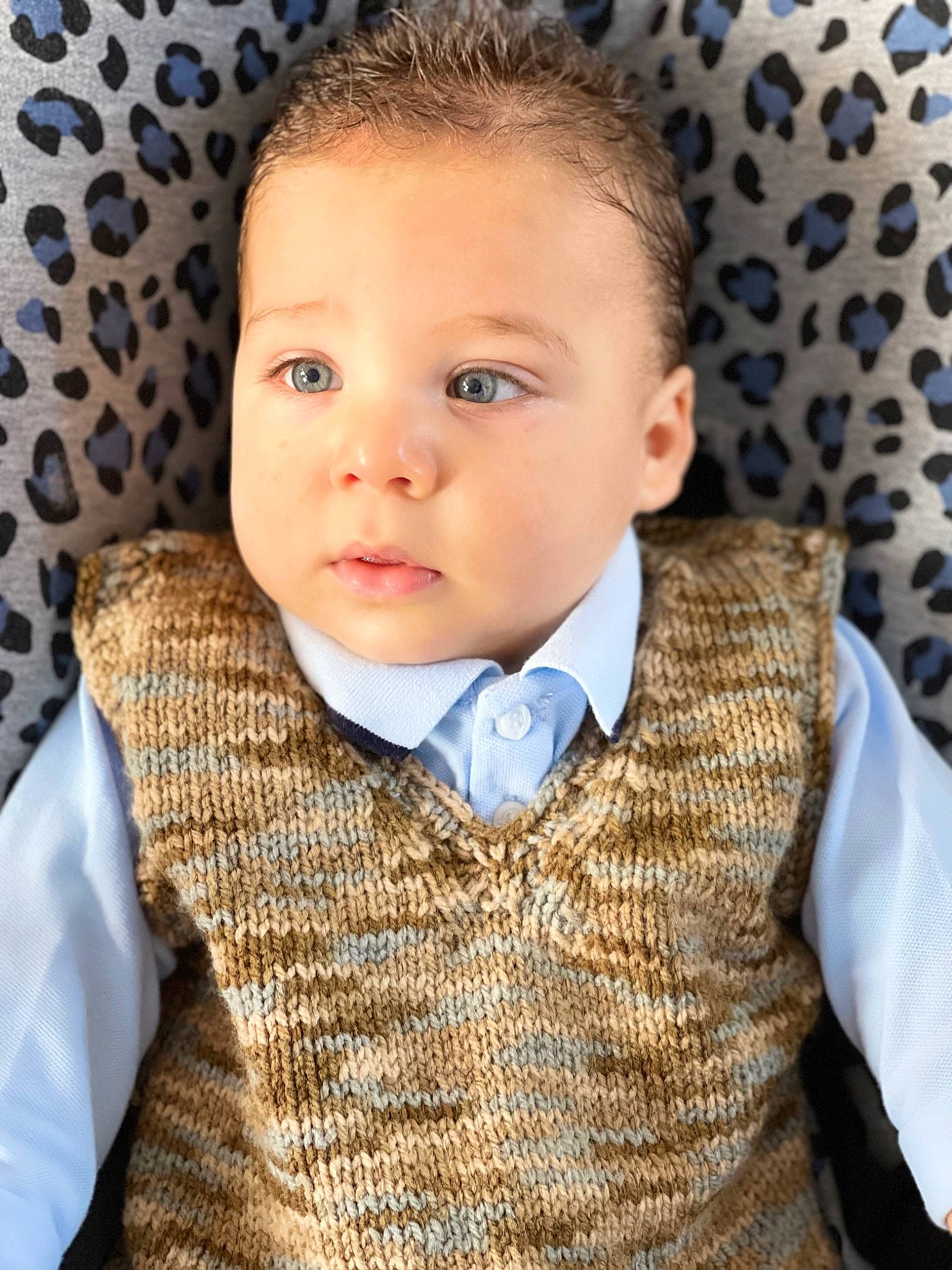 Ilay participe au concours pour gagner de l'argent avec cette photo : baby_toddler_clothing, cheek, chin, collar, dress_shirt, eye, eyebrow, eyelash, forehead, hair, head, iris, lip, neck, nose, outerwear, person, skin, sleeve, textile