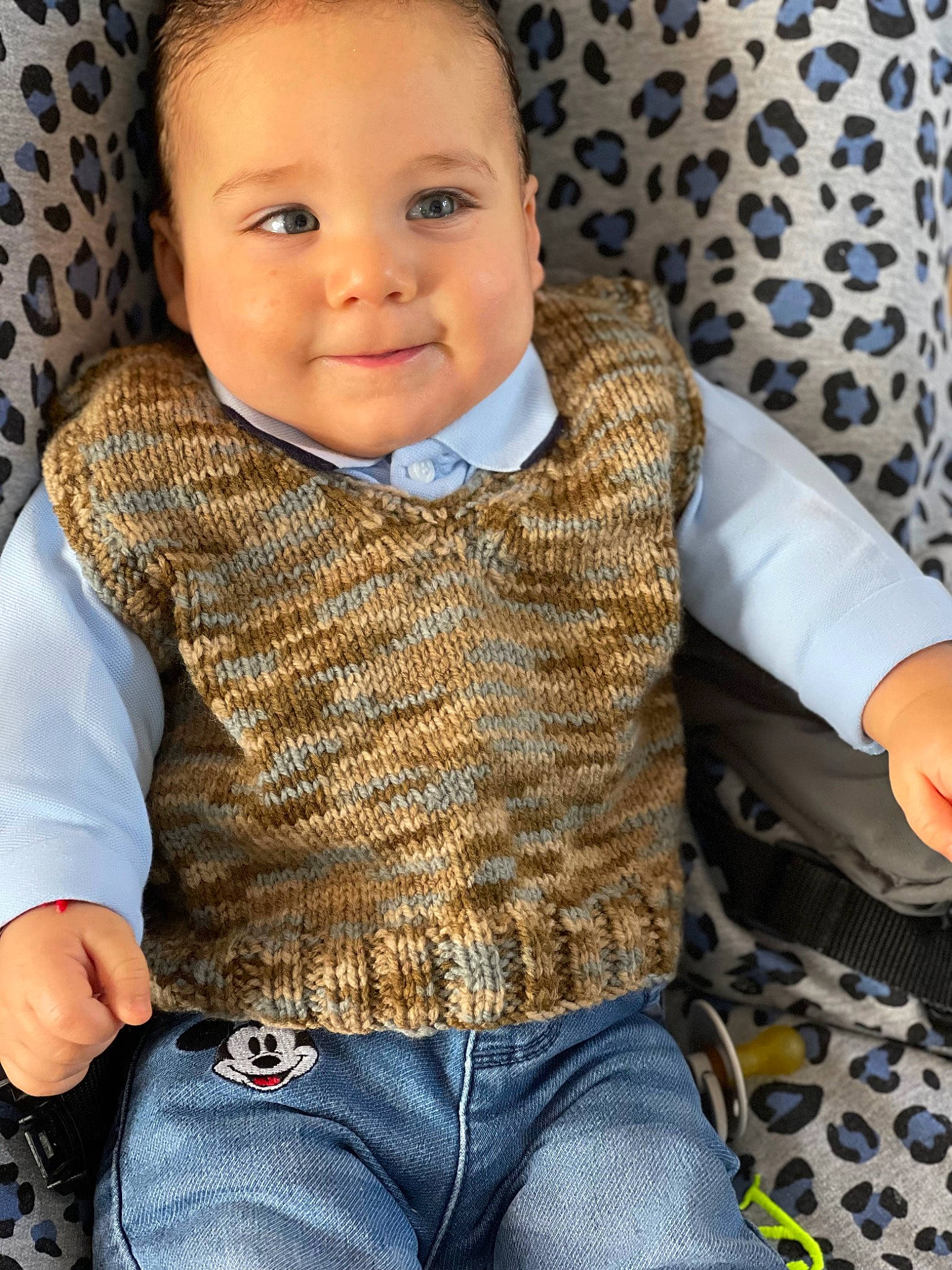 Ilay participe au concours pour gagner de l'argent avec cette photo : baby, baby_toddler_clothing, blue, cheek, child, chin, cool, eye, happy, head, iris, joy, lip, nose, person, skin, sleeve, smile, textile, toddler