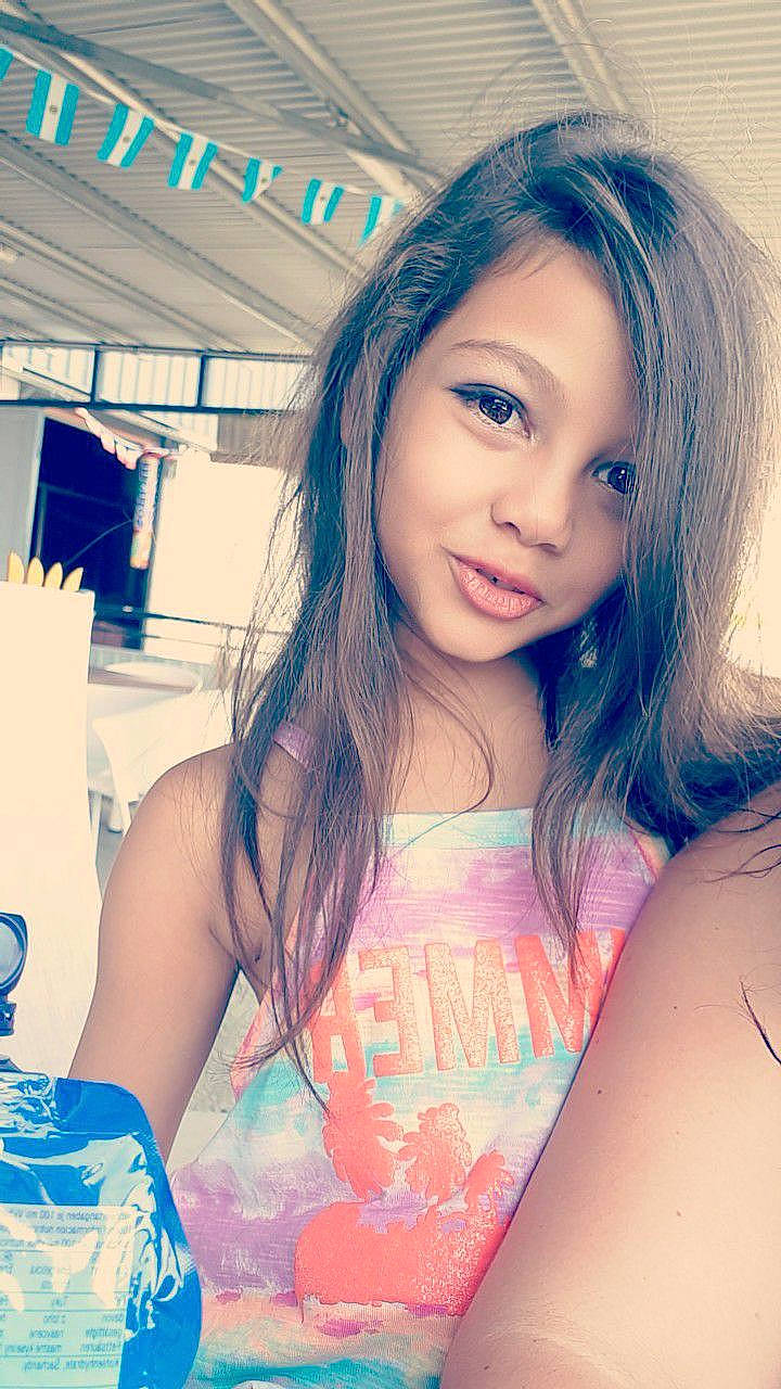 Maelyss a rejoint le concours — aidez-le/la à gagner de superbes lots ! beauty, black_hair, blond, blue, brown_hair, cheek, cool, eye, fun, girl, hair, hairstyle, human_hair_color, lady, lip, long_hair, model, person, pink, skin