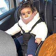 Maria-Valentina participe au concours pour gagner de l'argent avec cette photo : toddler, child, car_seat, car_interior, jacket, winter_clothing, shoes, seatbelt, window, rain, hair, face, pink_socks, blue_pants, white_jacket, child_safety, portrait, indoor, person, cute