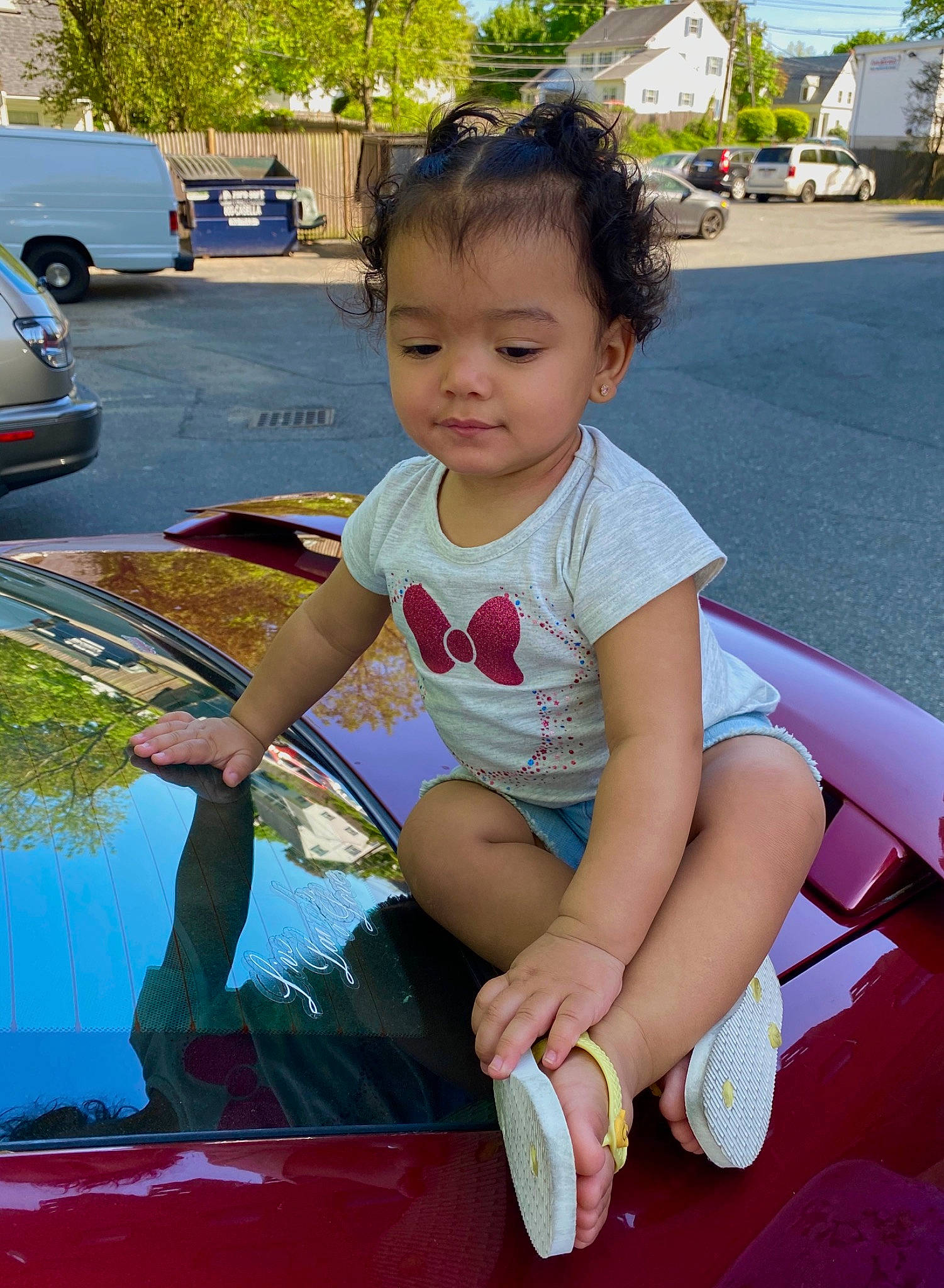 Melissa is registered to the contest to win money with this photo: car, child, family_car, fun, leg, luxury_vehicle, person, sitting, smile, summer, toddler, vacation, vehicle, vehicle_door