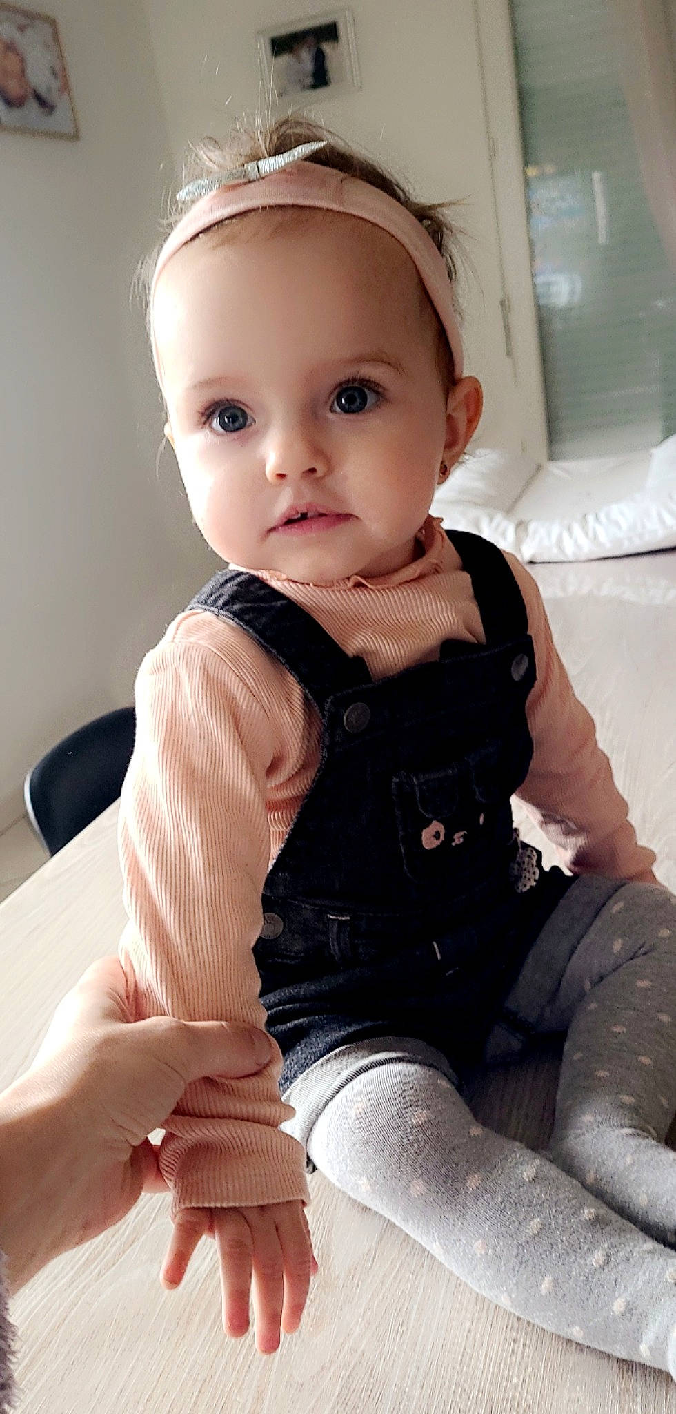 Talya participe au concours pour gagner de l'argent avec cette photo : baby, baby_toddler_clothing, cap, cheek, chin, comfort, elbow, eye, facial_expression, finger, flash_photography, hand, iris, knee, lip, neck, person, skin, sleeve, toddler