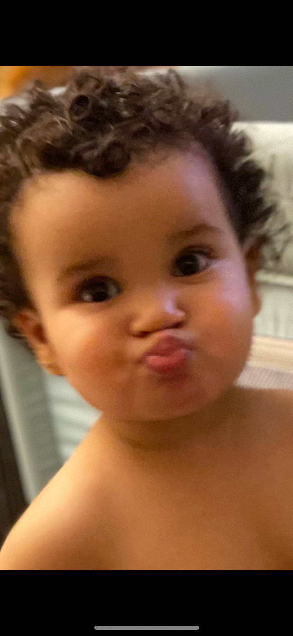 Bianca is registered to the contest to win money with this photo: arm, cheek, chin, eye, eyebrow, eyelash, face, facial_expression, forehead, hair, hairstyle, head, human_body, jaw, lip, mouth, neck, nose, organ, person