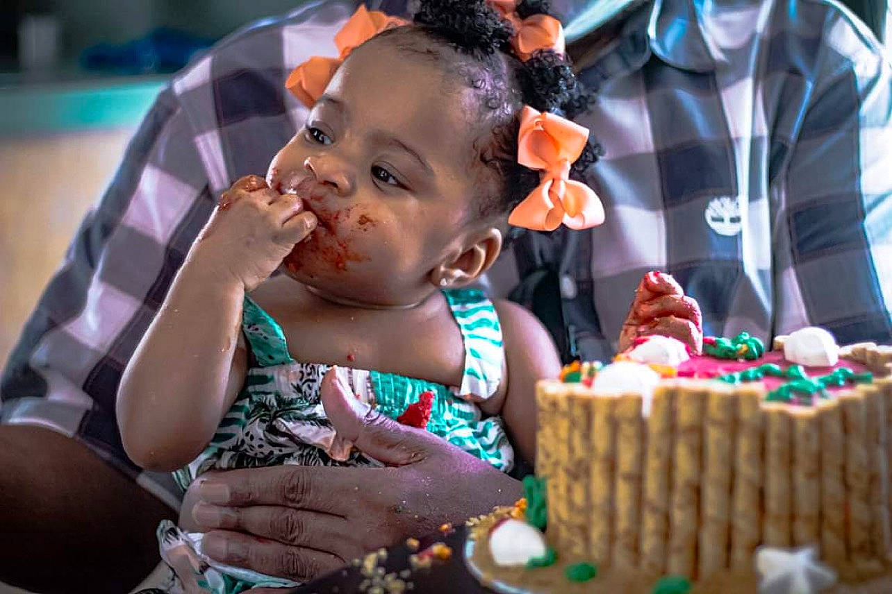 Taylani is registered to the contest to win money with this photo: adaptation, baked_goods, cake, cake_decorating, chair, child, dessert, event, food, fun, happy, human, icing, leisure, people, person, sweetness, tie, toddler, tradition