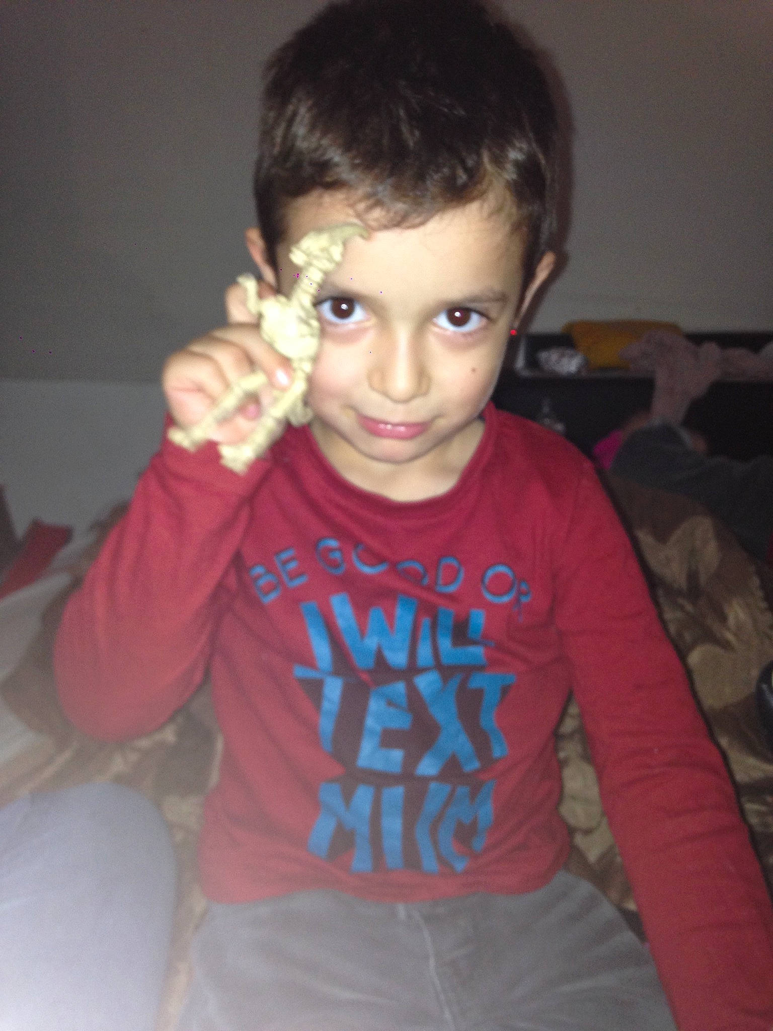 Maxence a rejoint le concours — aidez-le/la à gagner de superbes lots ! cheek, child, child_model, cool, ear, eye, eyebrow, face, forehead, fun, hair, hairstyle, head, lip, person, pigtail, pink, skin, smile, t_shirt