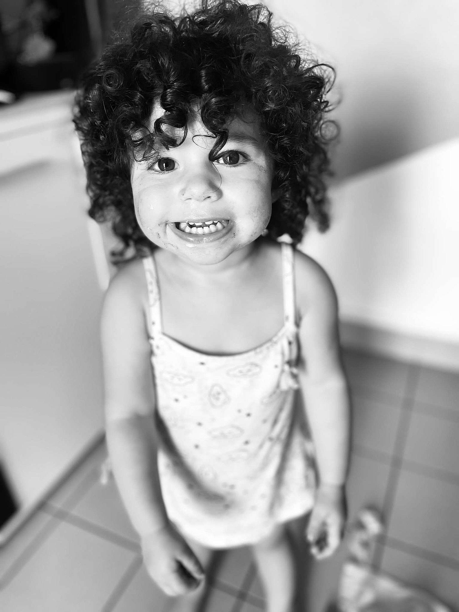 Meline a rejoint le concours — aidez-le/la à gagner de superbes lots ! black, black_and_white, cheek, chin, eye, eyebrow, eyelash, face, flash_photography, gesture, hair, happy, human_body, iris, joy, lip, nose, person, shoulder, skin