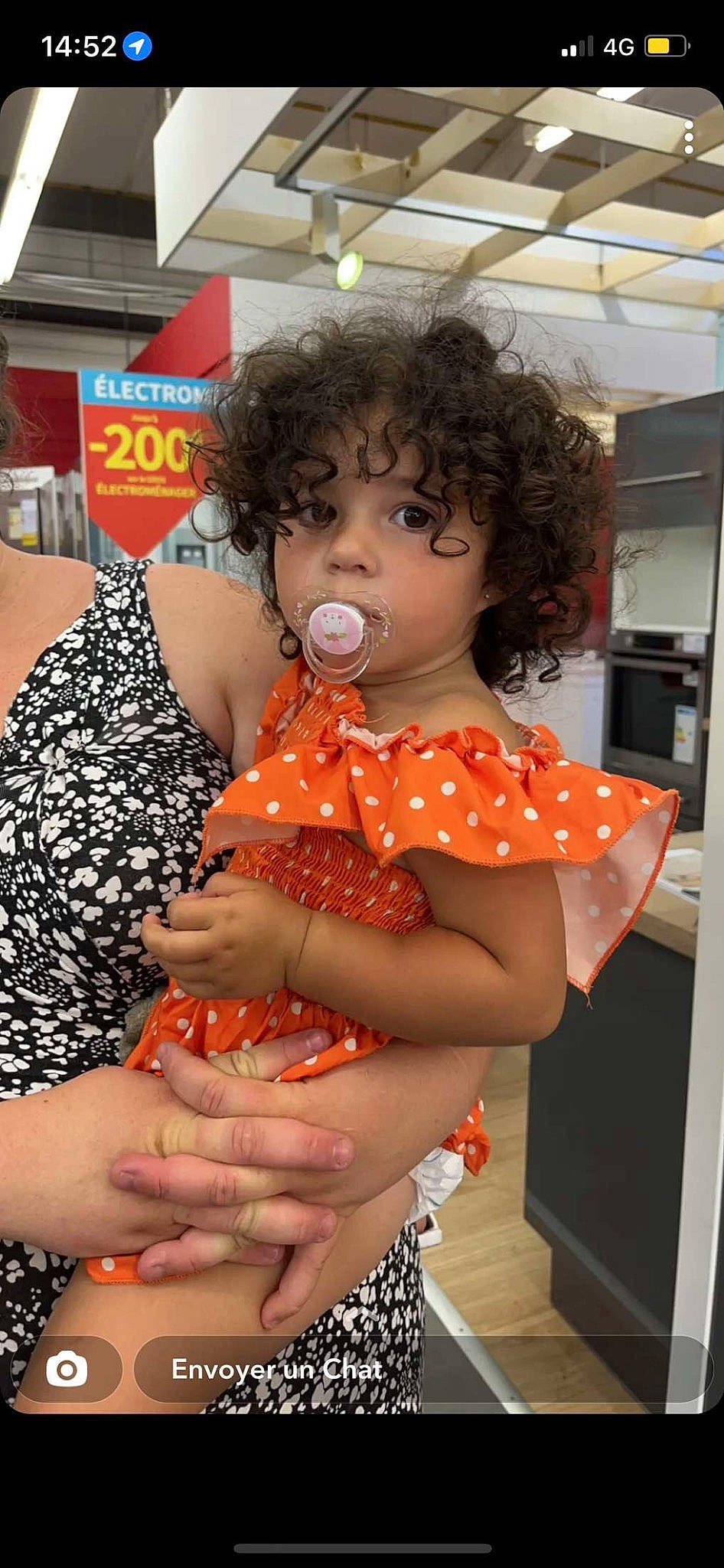 Meline a rejoint le concours — aidez-le/la à gagner de superbes lots ! abdomen, baby, cheek, child, dress, event, fashion, fun, hairstyle, hand, happy, human_body, human_leg, nail, necklace, pattern, person, skin, thigh, toddler