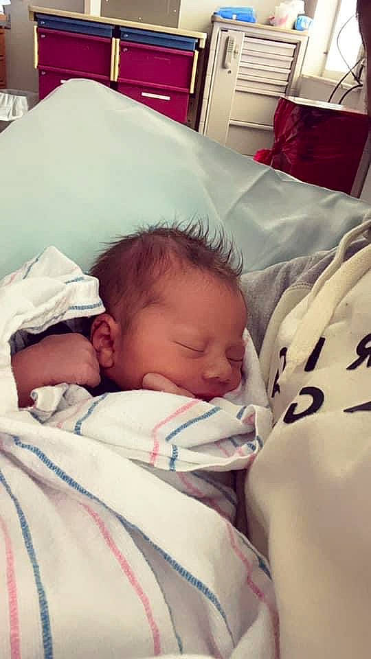 Xiylen is registered to the contest to win money with this photo: baby, baby_sleeping, bedtime, cheek, chin, comfort, eye, eyebrow, face, finger, head, human_body, linens, lip, mammal, mouth, nose, person, skin, textile