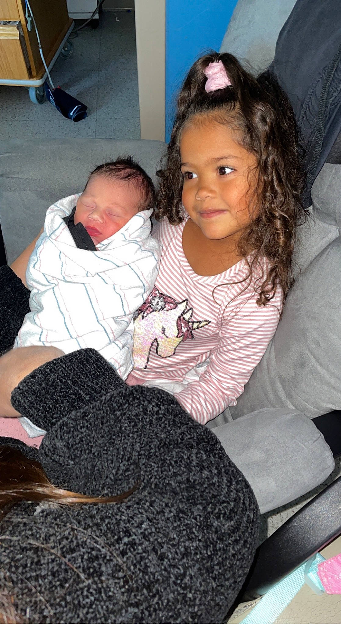 Amani joined the competition — help win amazing prizes! beauty, black, black_hair, comfort, event, finger, fun, hairstyle, happy, interaction, iris, joint, joy, lap, organ, person, sitting, skin, sunglasses, t_shirt