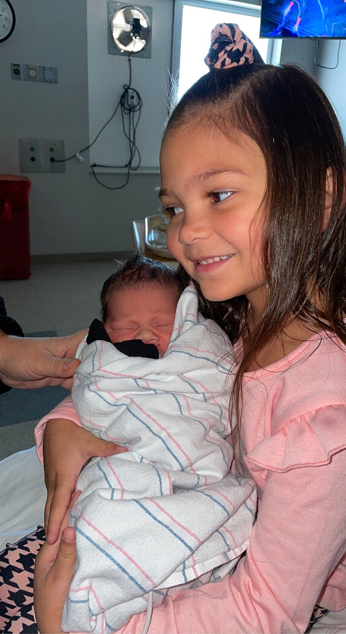 Aleiyah is registered to the contest to win money with this photo: abdomen, baby, cheek, child, comfort, event, eye, eyebrow, eyelash, face, happy, iris, joint, joy, mouth, organ, person, shoulder, skin, smile