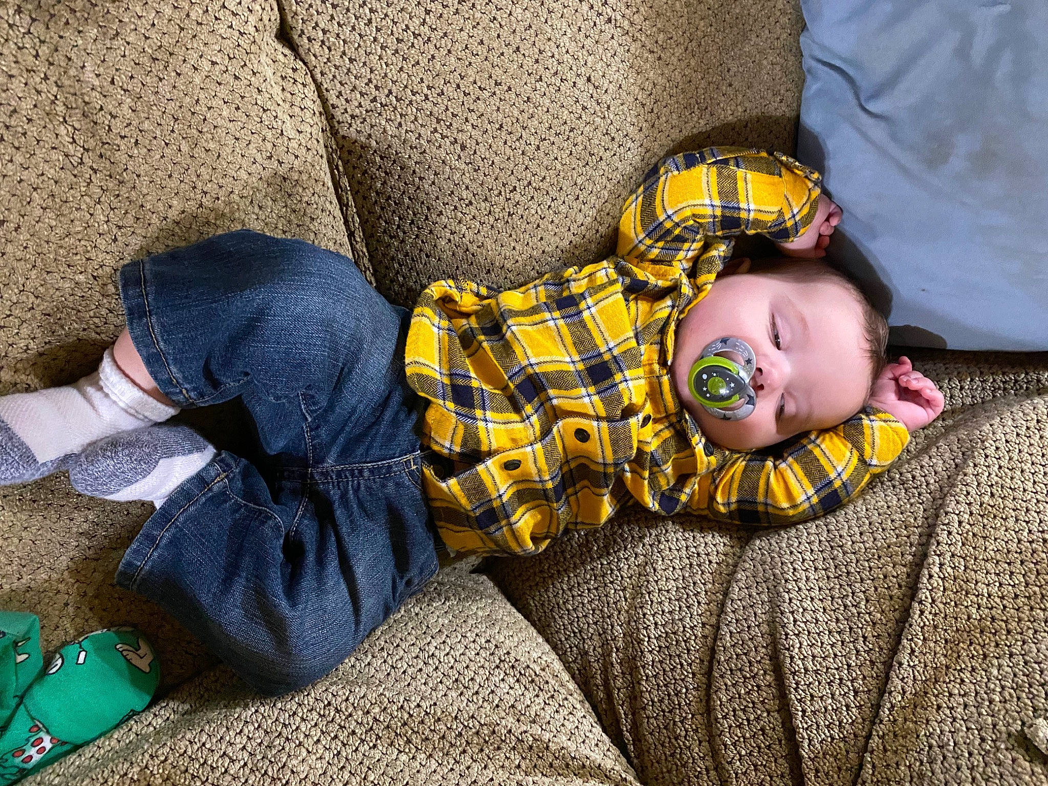 Weslan is registered to the contest to win money with this photo: arm, baby, baby_products, baby_toddler_clothing, bedtime, child, comfort, flooring, grass, hand, human_body, human_leg, linens, nap, pattern, person, sitting, textile, thigh, toddler