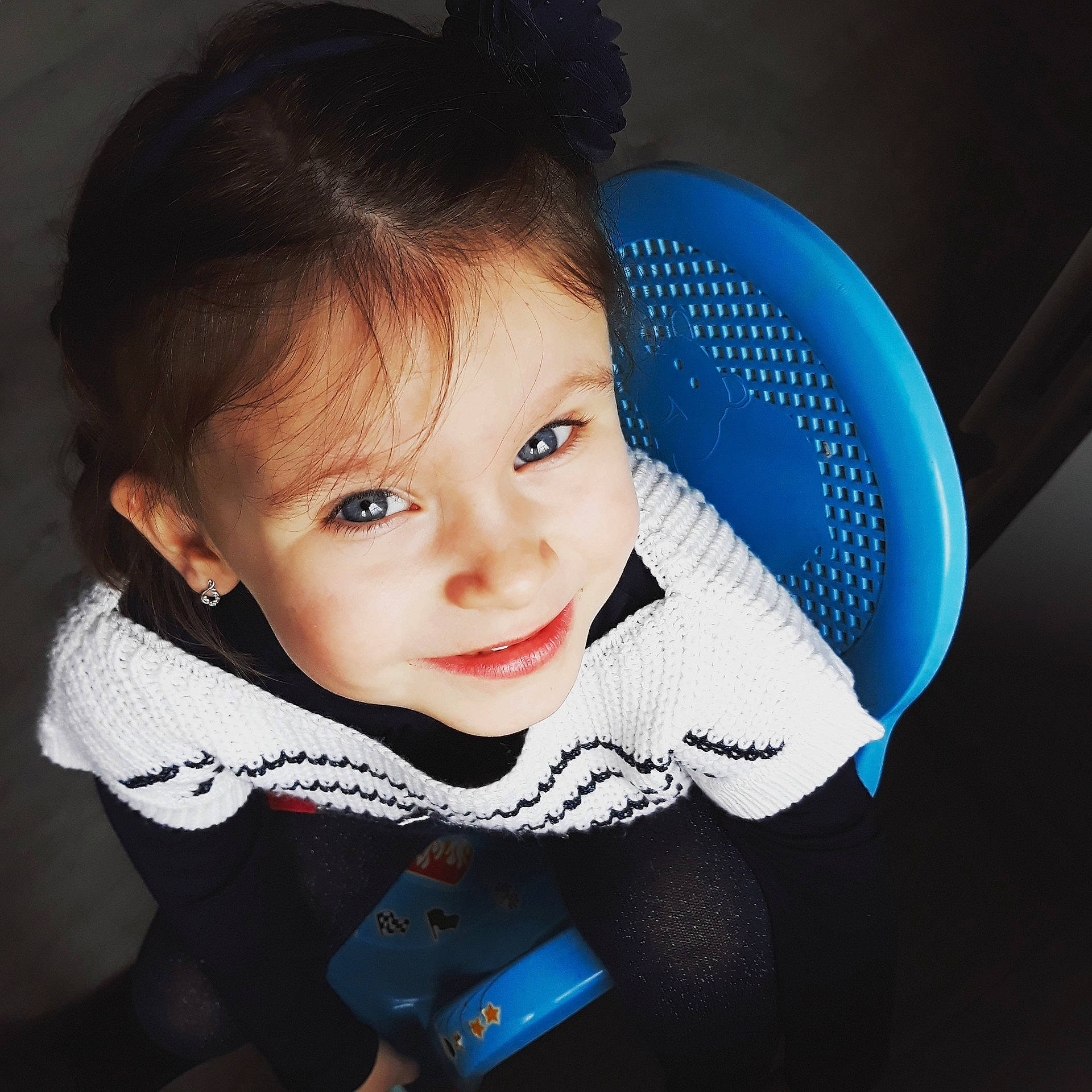 Lola a rejoint le concours — aidez-le/la à gagner de superbes lots ! blue, boy, cheek, child, ear, eye, fun, girl, infant, iris, mouth, nose, person, product, smile, toddler