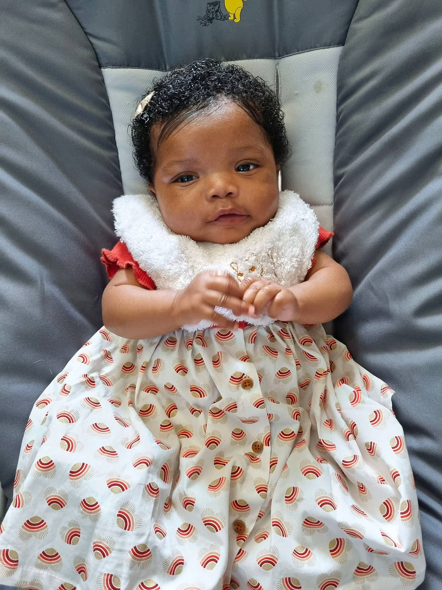 Aïda participe au concours pour gagner de l'argent avec cette photo : baby, baby_toddler_clothing, child, comfort, day_dress, dress, face, gown, happy, linens, lip, neck, one_piece_garment, outerwear, person, shoulder, skin, sleeve, textile, toddler