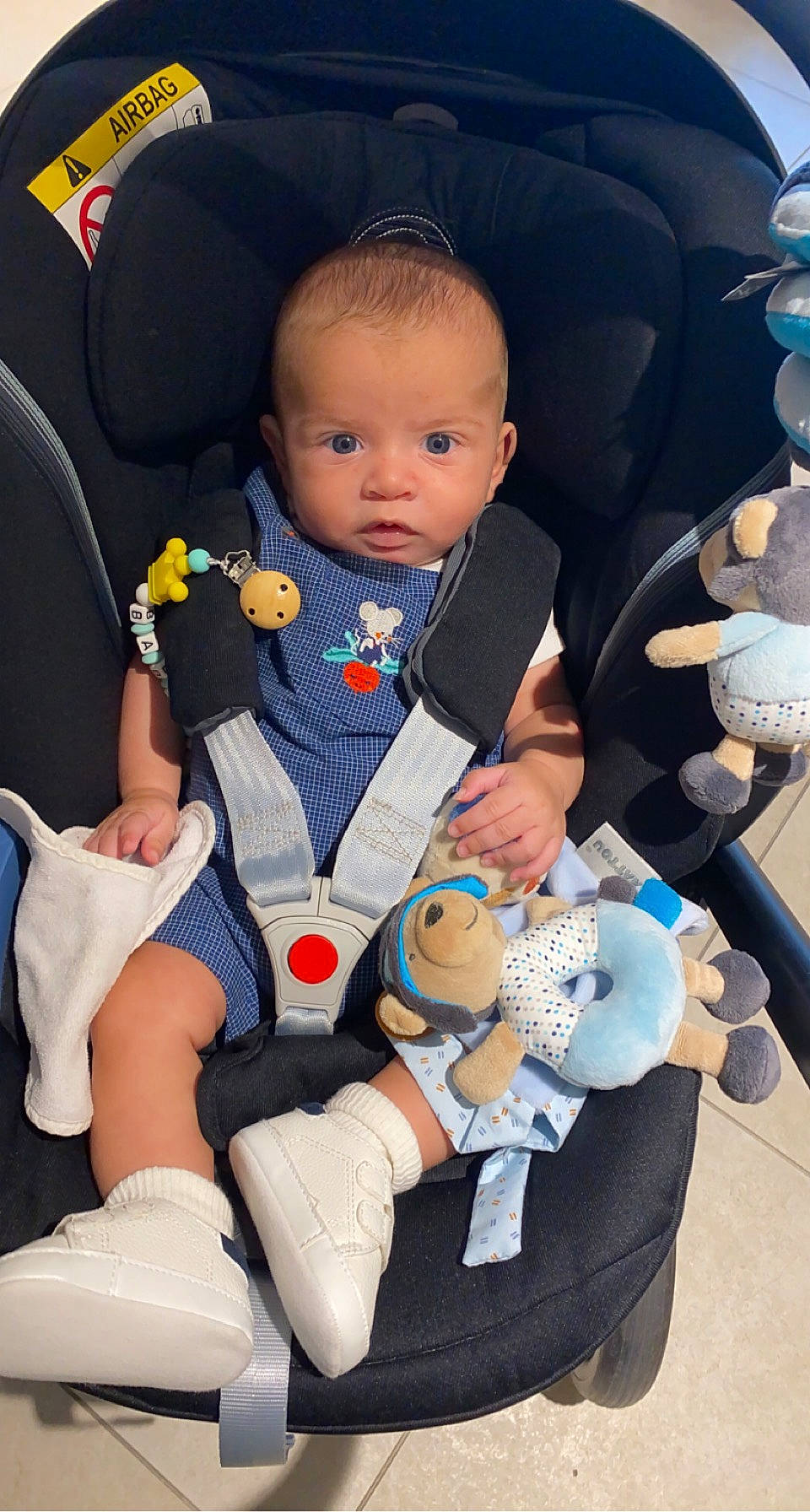 Kaïs a rejoint le concours — aidez-le/la à gagner de superbes lots ! auto_part, baby, baby_carriage, baby_in_car_seat, baby_products, baby_toddler_clothing, car_seat, child, family_car, finger, hairstyle, human, luxury_vehicle, outerwear, person, product, seat_belt, sitting, skin, toddler