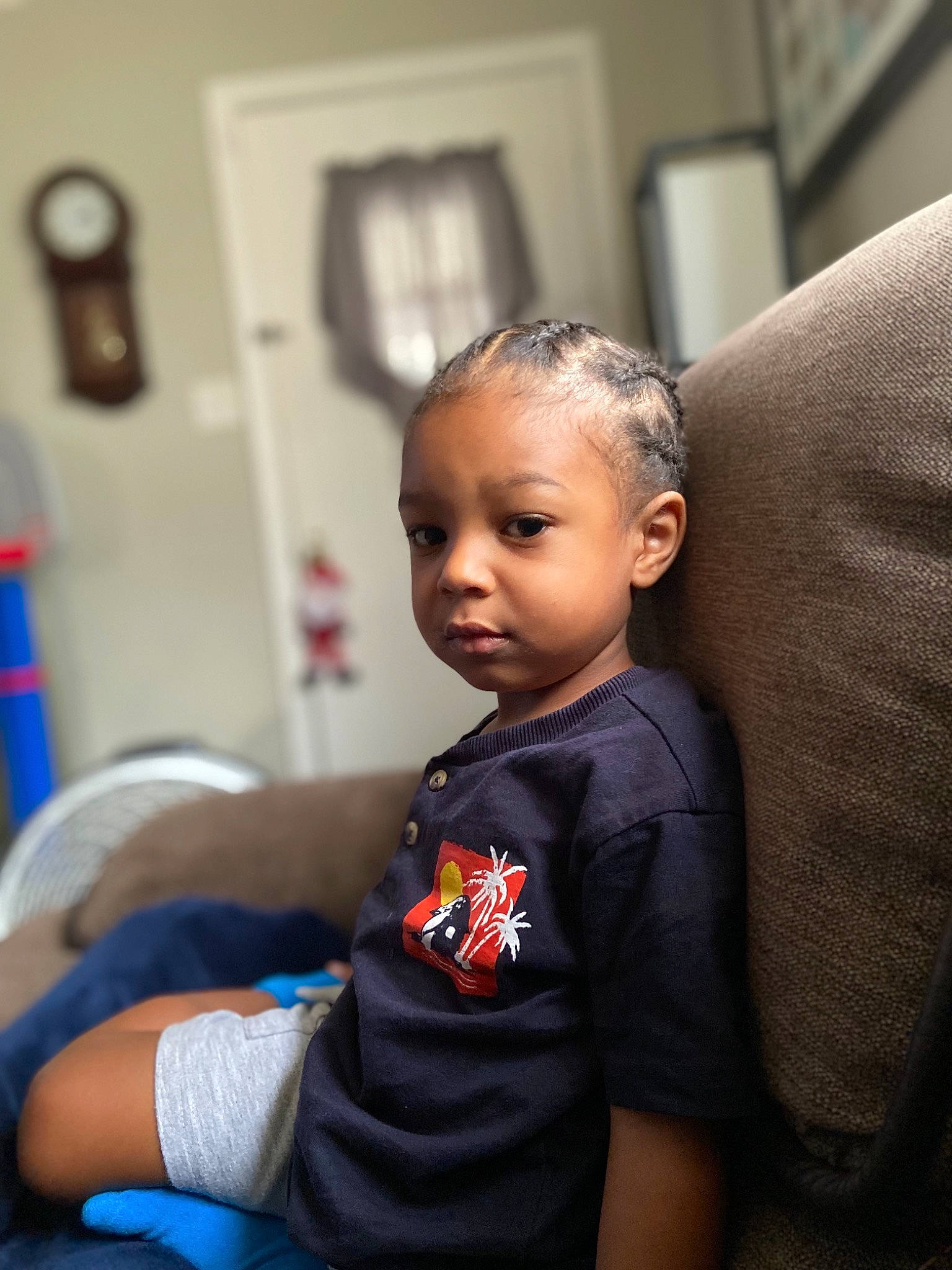 Landan is registered to the contest to win money with this photo: baby, baby_toddler_clothing, chair, child, clock, comfort, elbow, flash_photography, flooring, fun, happy, human_leg, knee, person, room, sitting, sportswear, t_shirt, thigh, tie