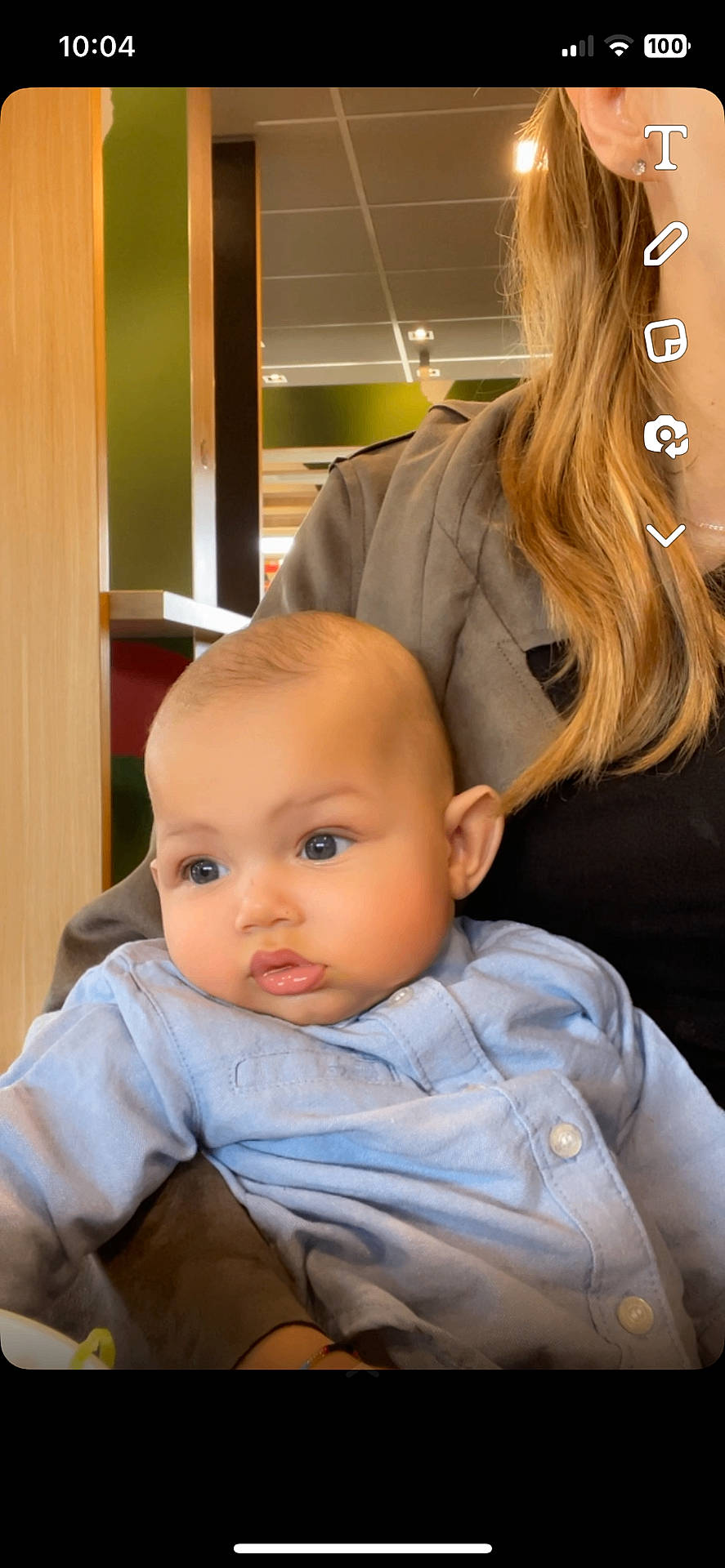 Lowen participe au concours pour gagner de l'argent avec cette photo : adult, baby, blonde, bodypart, clothing, face, female, finger, hair, hand, hat, head, newborn, pants, people, person, photography, portrait, woman, wood