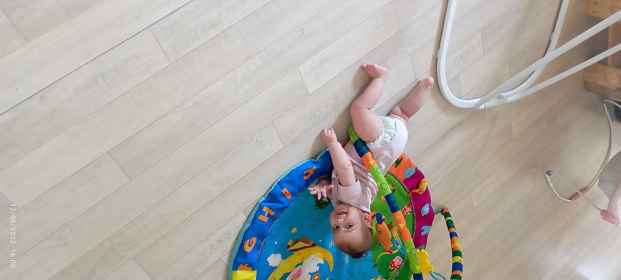 Kataleya a rejoint le concours — aidez-le/la à gagner de superbes lots ! adventure, child, fashion_accessory, finger, flooring, foot, fun, hand, happy, human_leg, joy, leisure, nail, pattern, person, recreation, sitting, sport_climbing, t_shirt, thigh