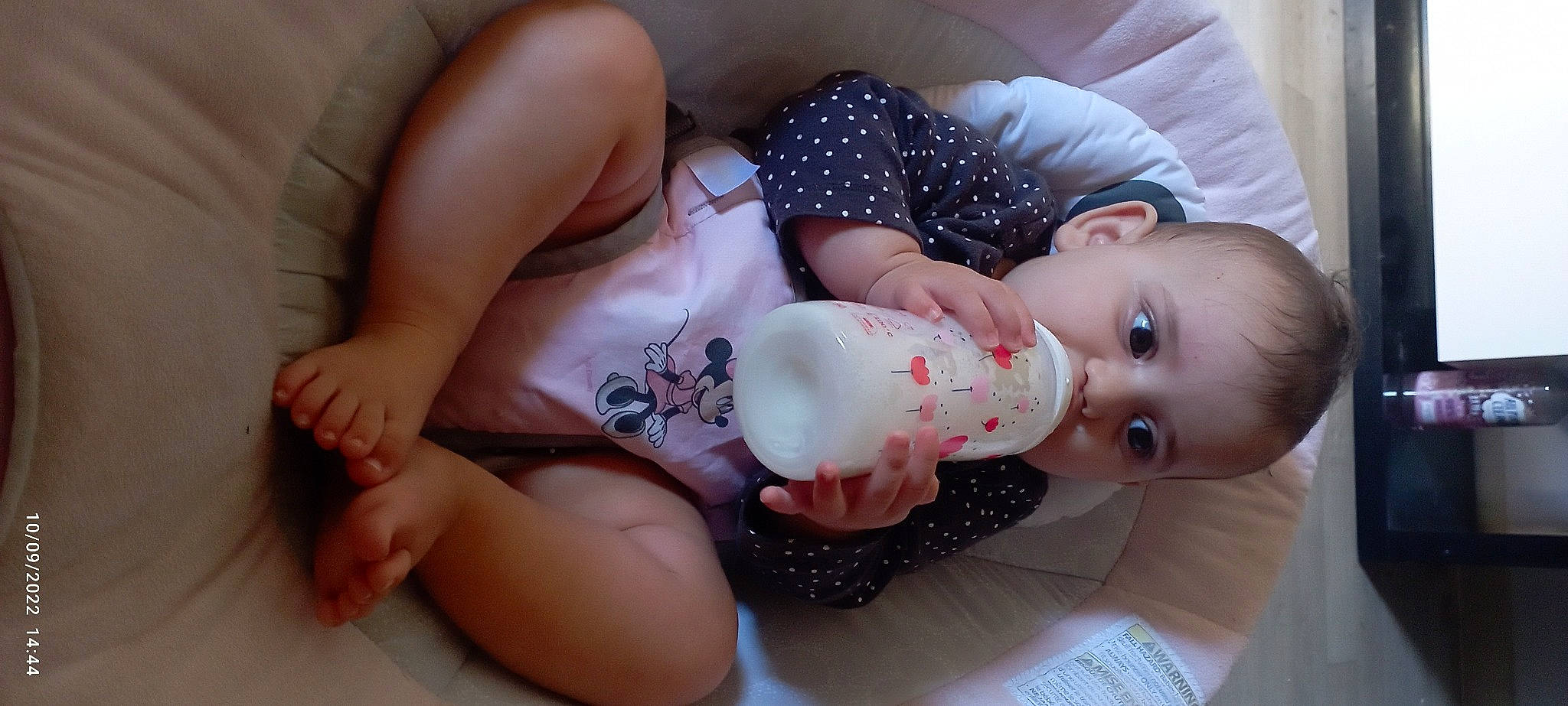 Kataleya participe au concours pour gagner de l'argent avec cette photo : baby, baby_toddler_clothing, cheek, chest, eye, eyelash, finger, hand, head, headgear, human_body, human_leg, lip, mouth, nail, person, skin, stomach, thigh, toddler