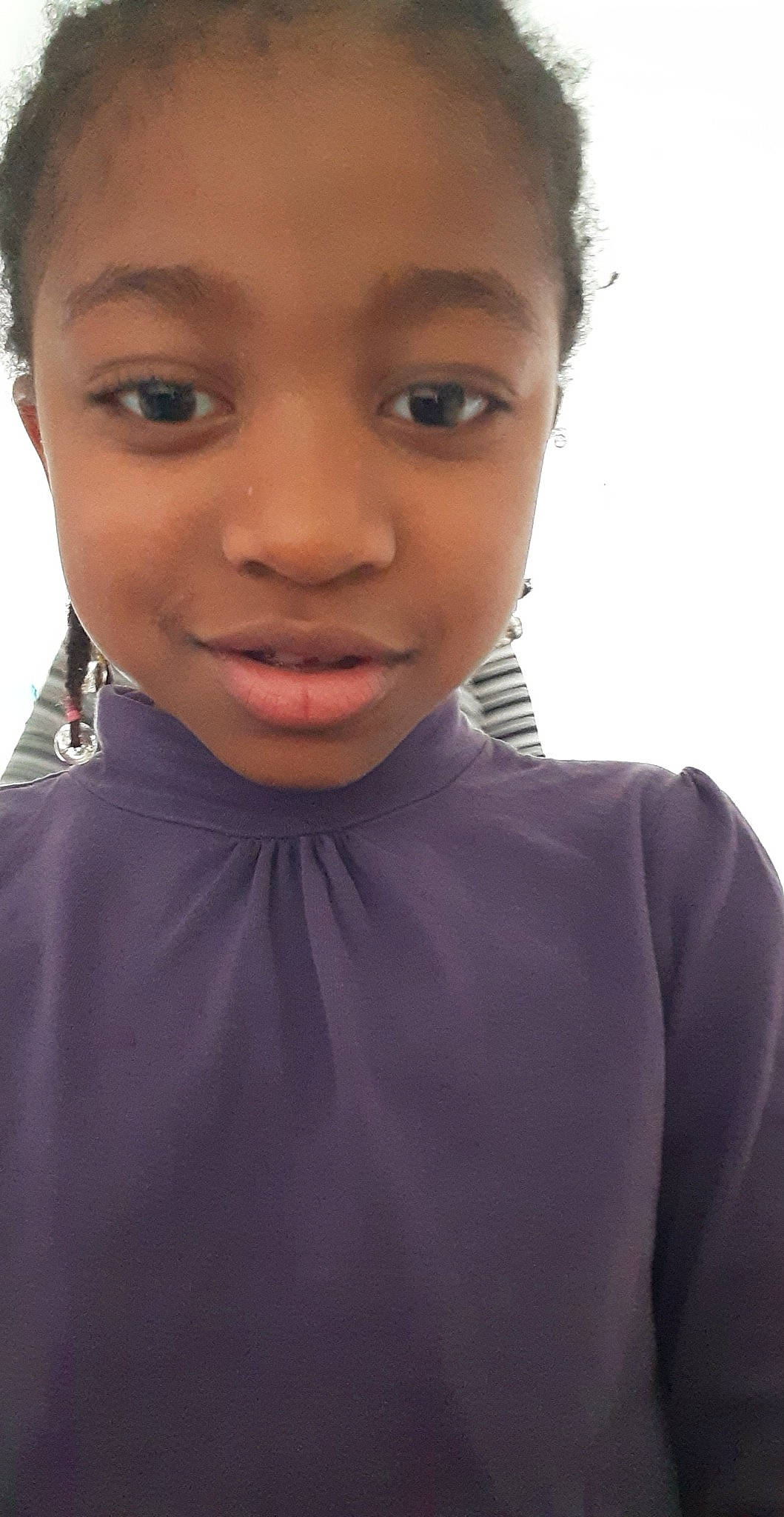 An-nour a rejoint le concours — aidez-le/la à gagner de superbes lots ! black_hair, cheek, chin, eye, eyebrow, eyelash, face, flash_photography, forehead, hair, happy, head, iris, jaw, lip, neck, nose, person, skin, sleeve