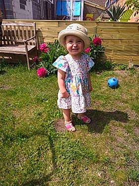 Constance a rejoint le concours — aidez-le/la à gagner de superbes lots ! backyard, child, easter, garden, grass, headwear, joy, lawn, leg, person, plant, play, soil, summer, toddler, vacation, yard
