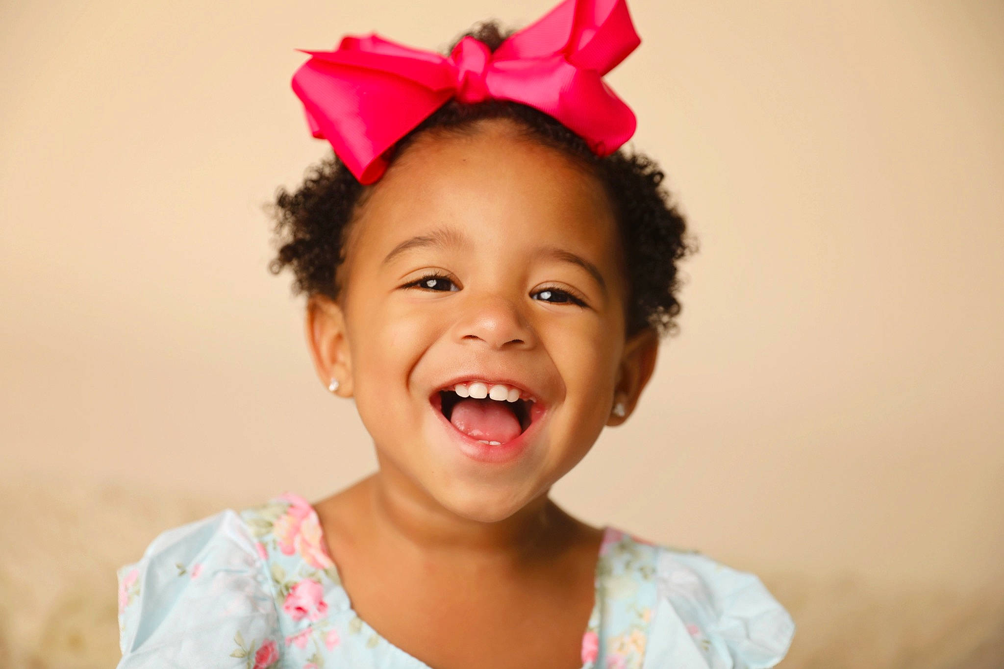 Emeri is registered to the contest to win money with this photo: cheek, child, chin, ear, face, facial_expression, forehead, fun, hair_accessory, hairstyle, happy, head, headgear, joy, laugh, lip, nose, person, pink, skin