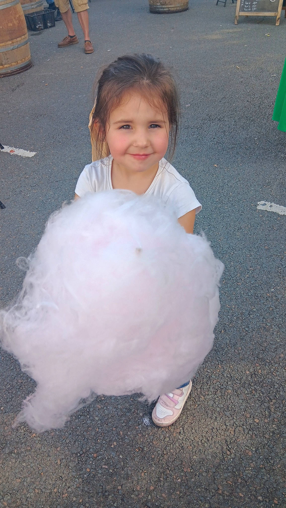 Naya participe au concours pour gagner de l'argent avec cette photo : asphalt, baby_toddler_clothing, child, child_art, dress, event, foot, footwear, fun, happy, joy, person, pink, road_surface, sandal, sitting, sleeve, smile, tar, toddler