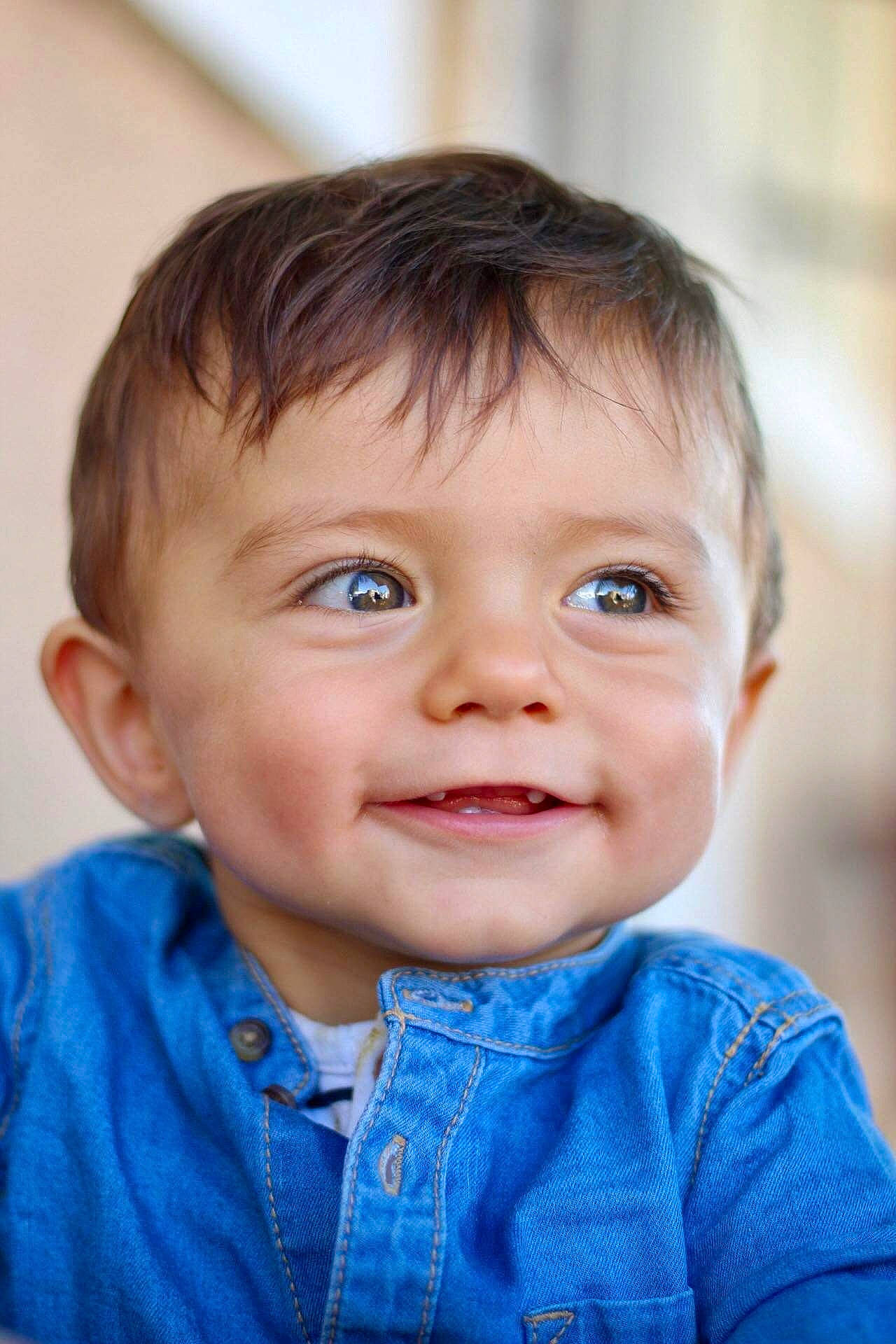 Nino a rejoint le concours — aidez-le/la à gagner de superbes lots ! baby, baby_toddler_clothing, cheek, child, close_up, electric_blue, eyebrow, eyelash, flash_photography, forehead, fun, hair, happy, human_body, iris, joy, lip, nose, person, skin