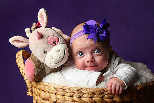 Luna participe au concours pour gagner de l'argent avec cette photo : baby, baby_products, baby_toddler_clothing, basket, cap, child, costume_hat, happy, hat, headgear, headwear, mammal, organ, person, pink, skin, stuffed_toy, toddler, toy, vertebrate