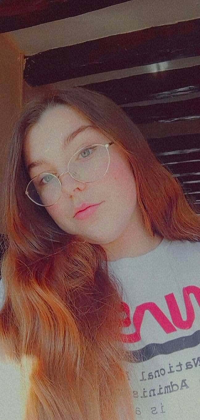 Leslie participe au concours pour gagner de l'argent avec cette photo : cheek, chin, cool, ear, eye, eyebrow, eyelash, eyewear, face, facial_expression, forehead, glasses, head, jaw, lip, mouth, neck, nose, person, skin