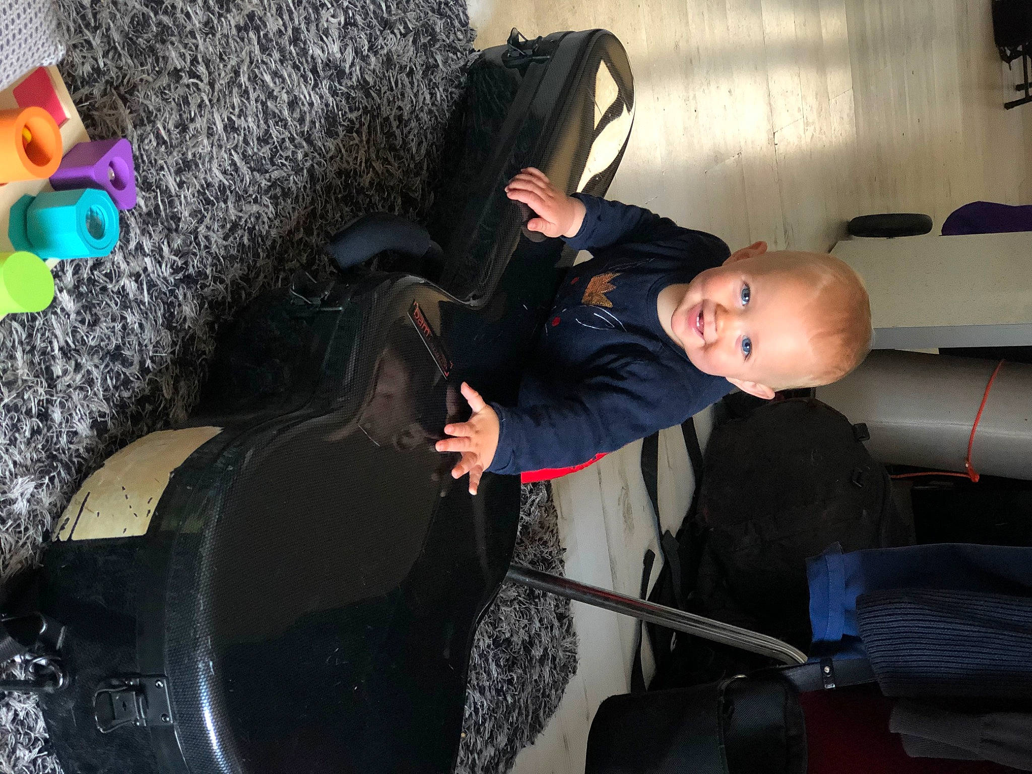 Maïa participe au concours pour gagner de l'argent avec cette photo : auto_part, automotive_design, automotive_exterior, automotive_tire, automotive_wheel_system, bumper, child, comfort, fender, fun, hairstyle, joy, leisure, motor_vehicle, person, product, sitting, suit, t_shirt, tire